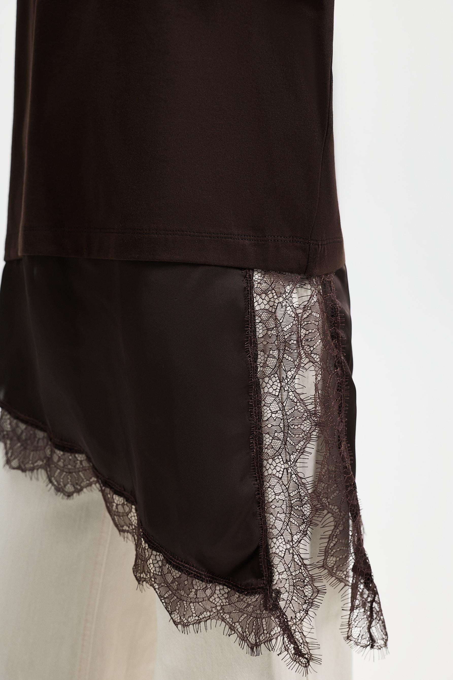 Lace hem T-shirt — BROWN