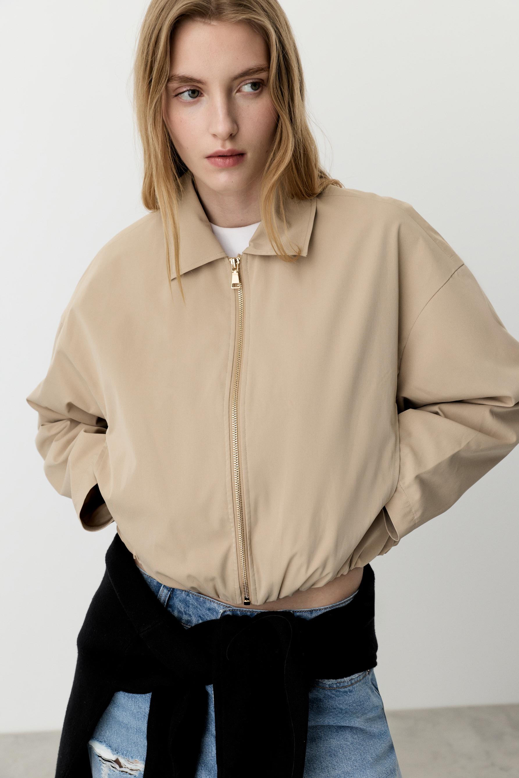 Chaqueta cropped abullonada