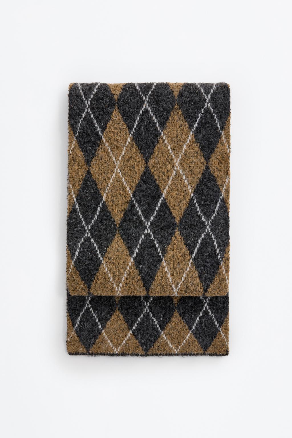 Diamond print scarf