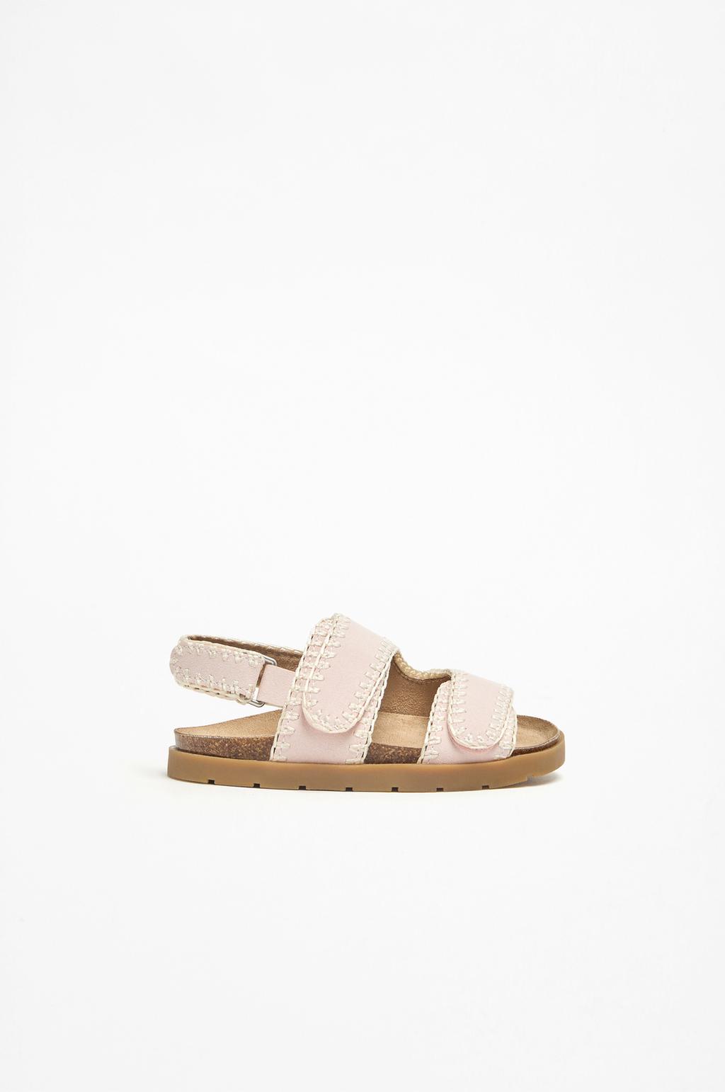 Comfort sandals with topstitching