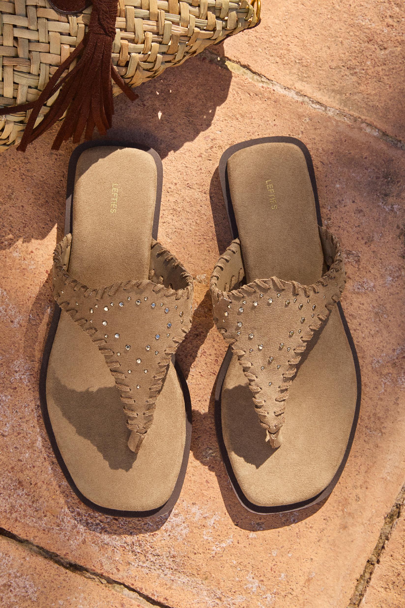 Flat studded sandals — BROWN