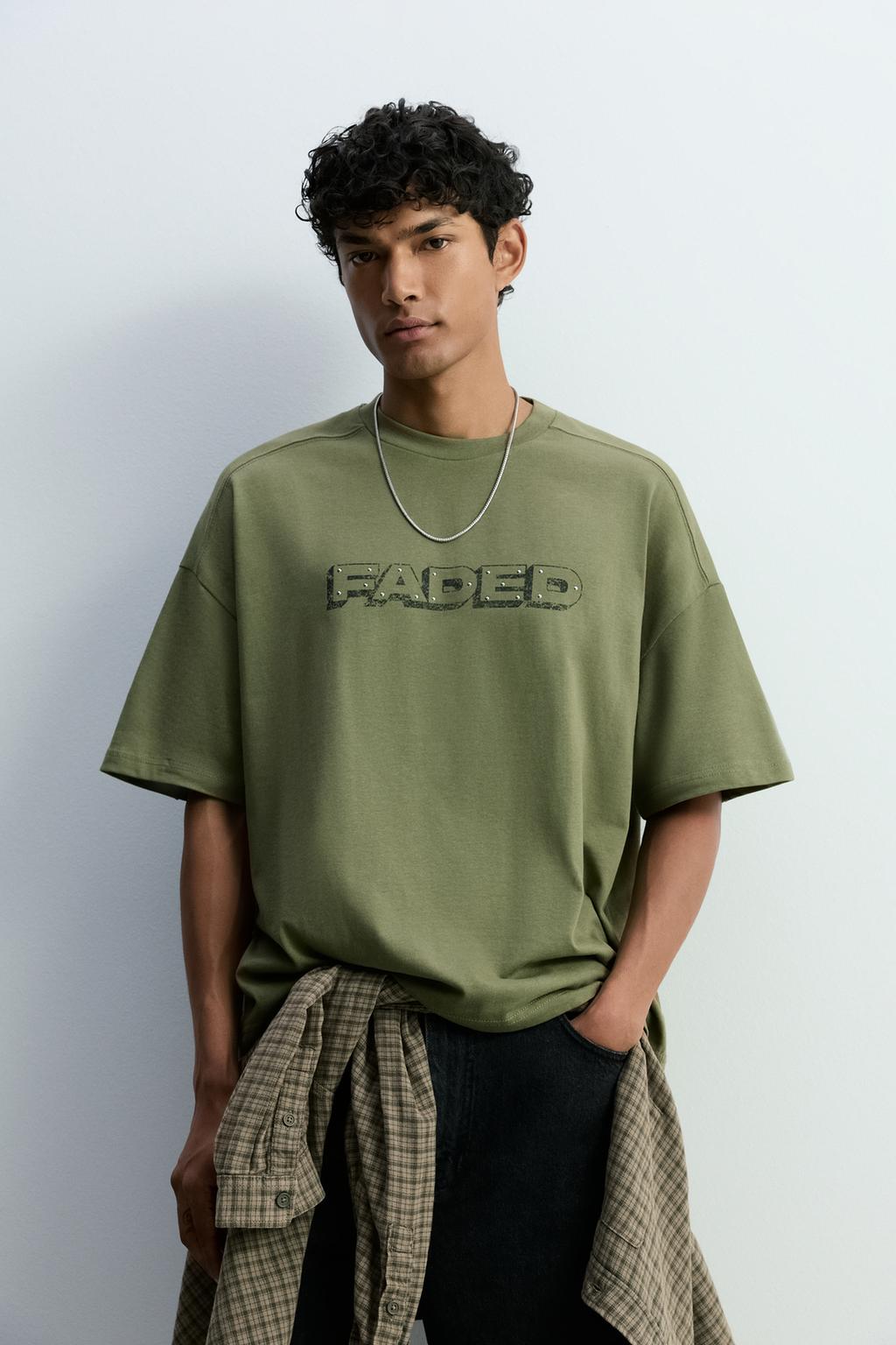 Text T-shirt with appliqués