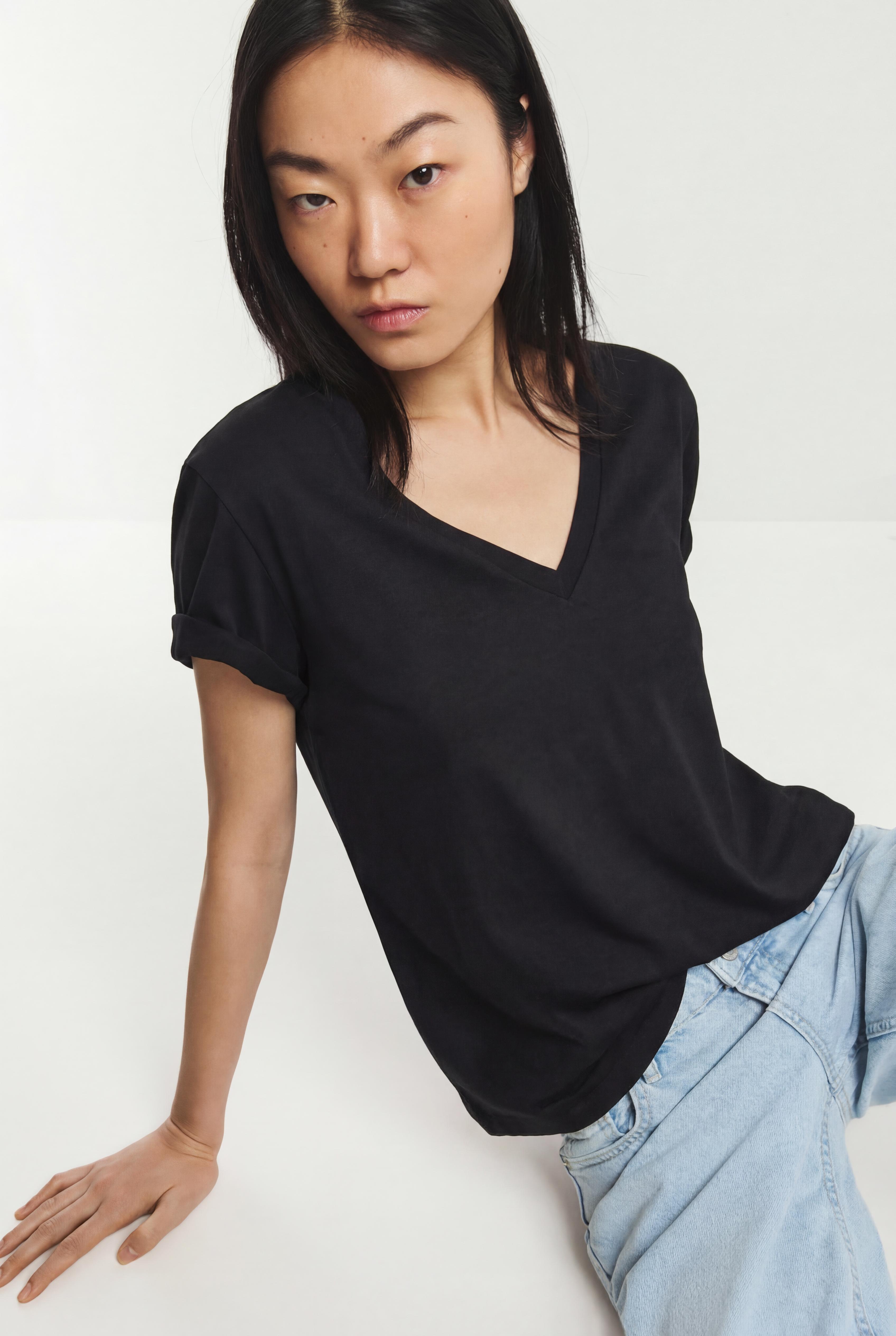 Pack of 2 basic V-neck T-shirts — BLACK