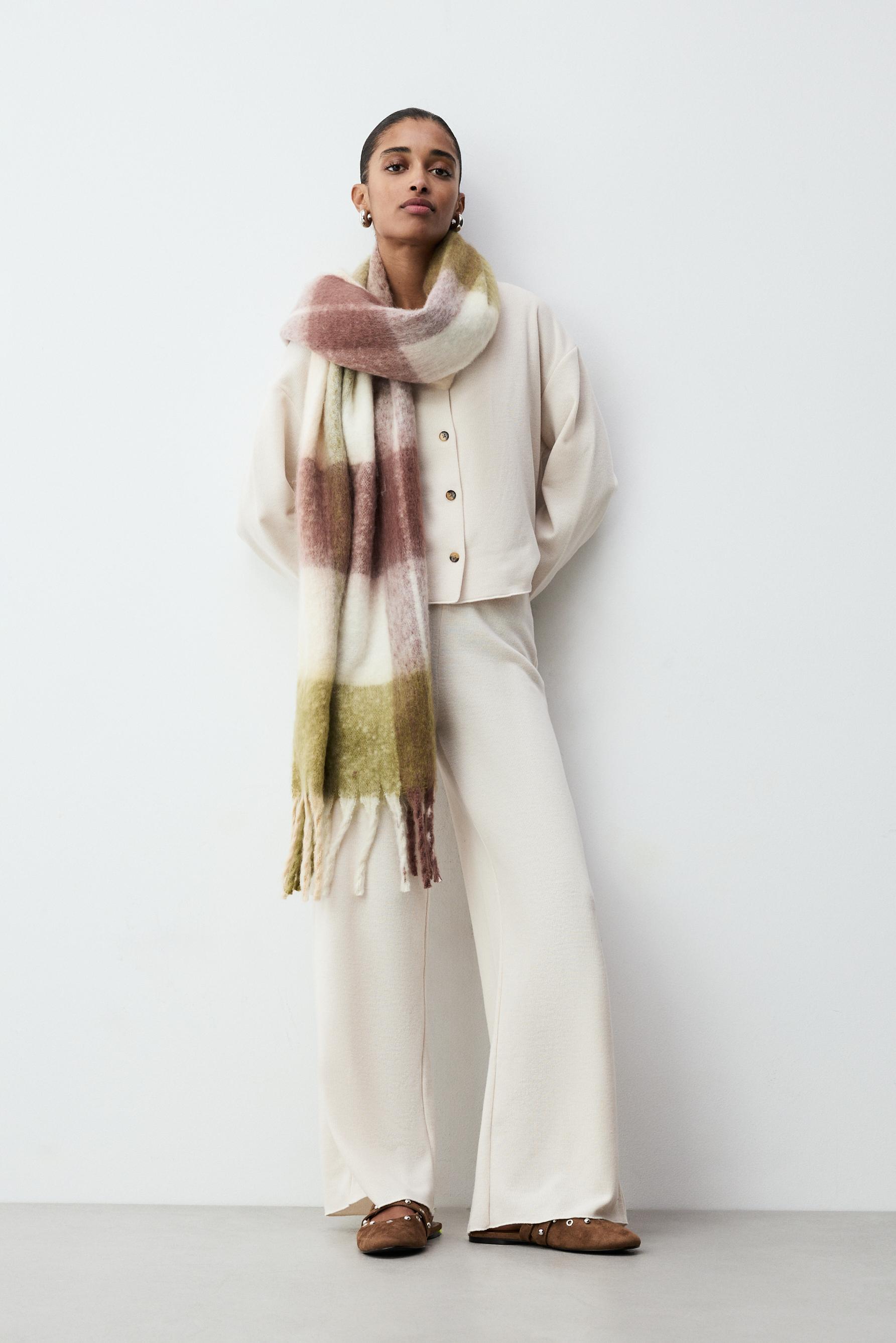 Pantalón wide leg punto cortado