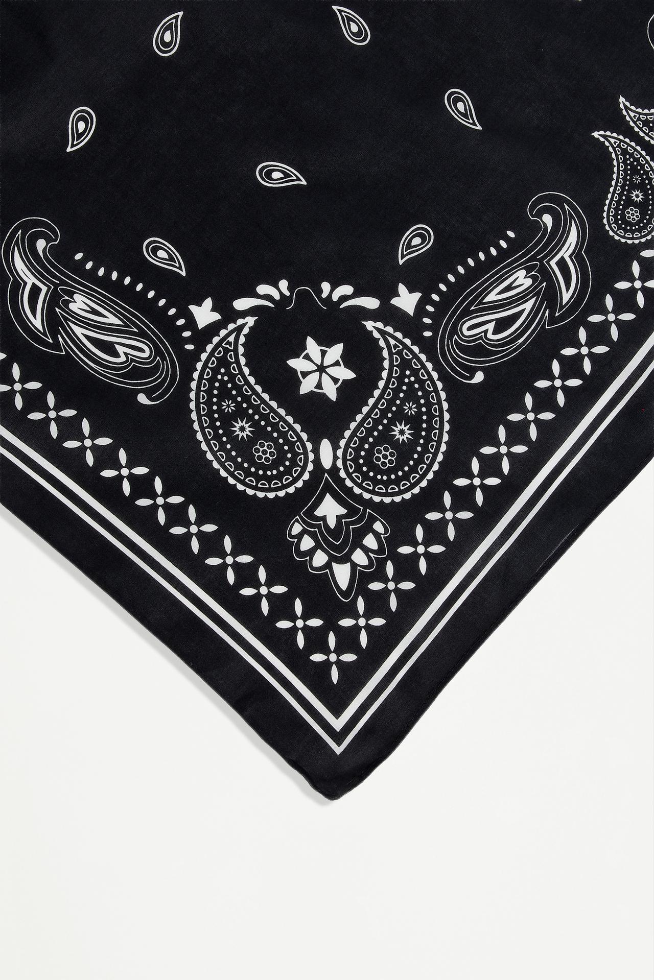 Paisley scarf — BLACK