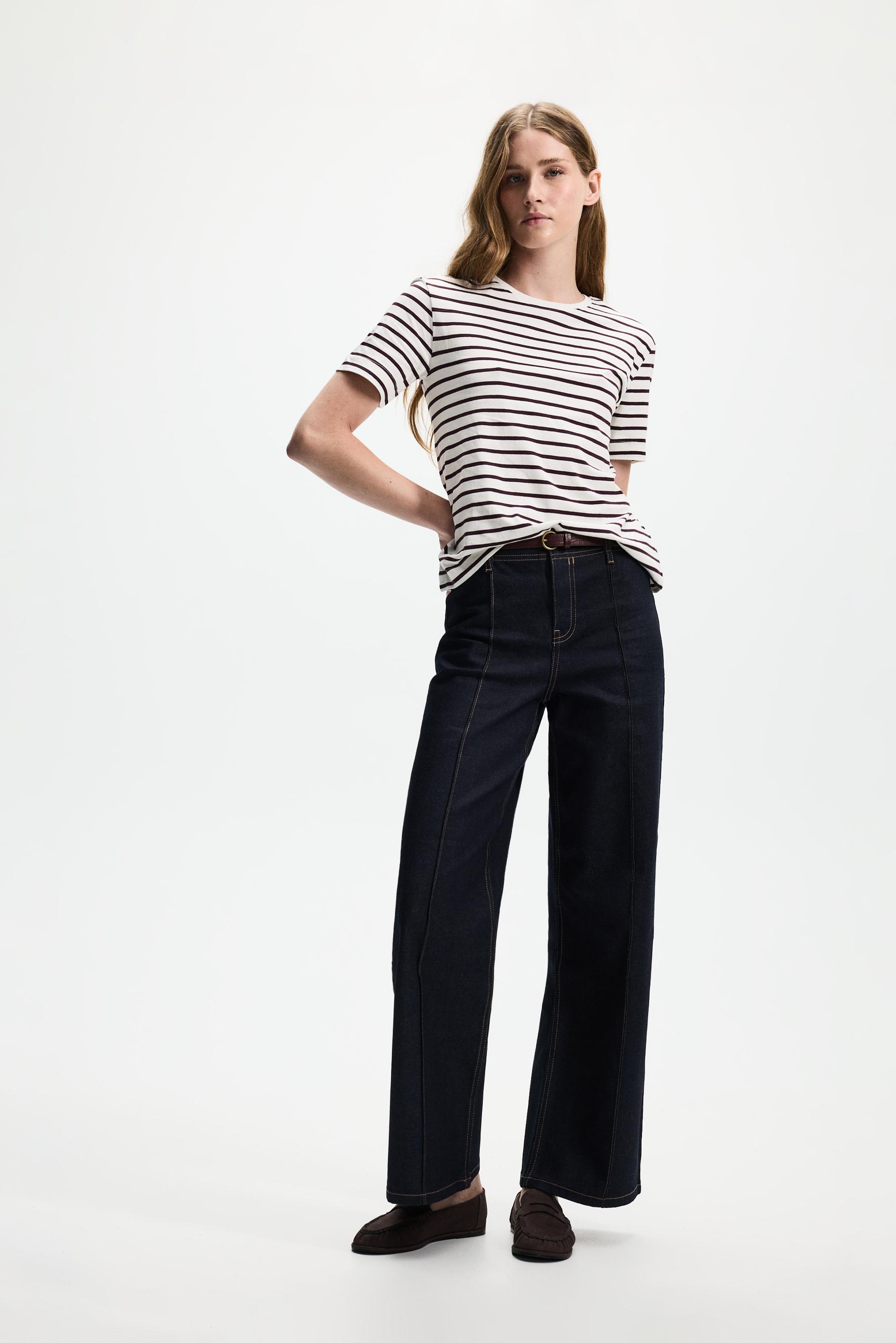 Basic round neck T-shirt — ECRU/MAROON