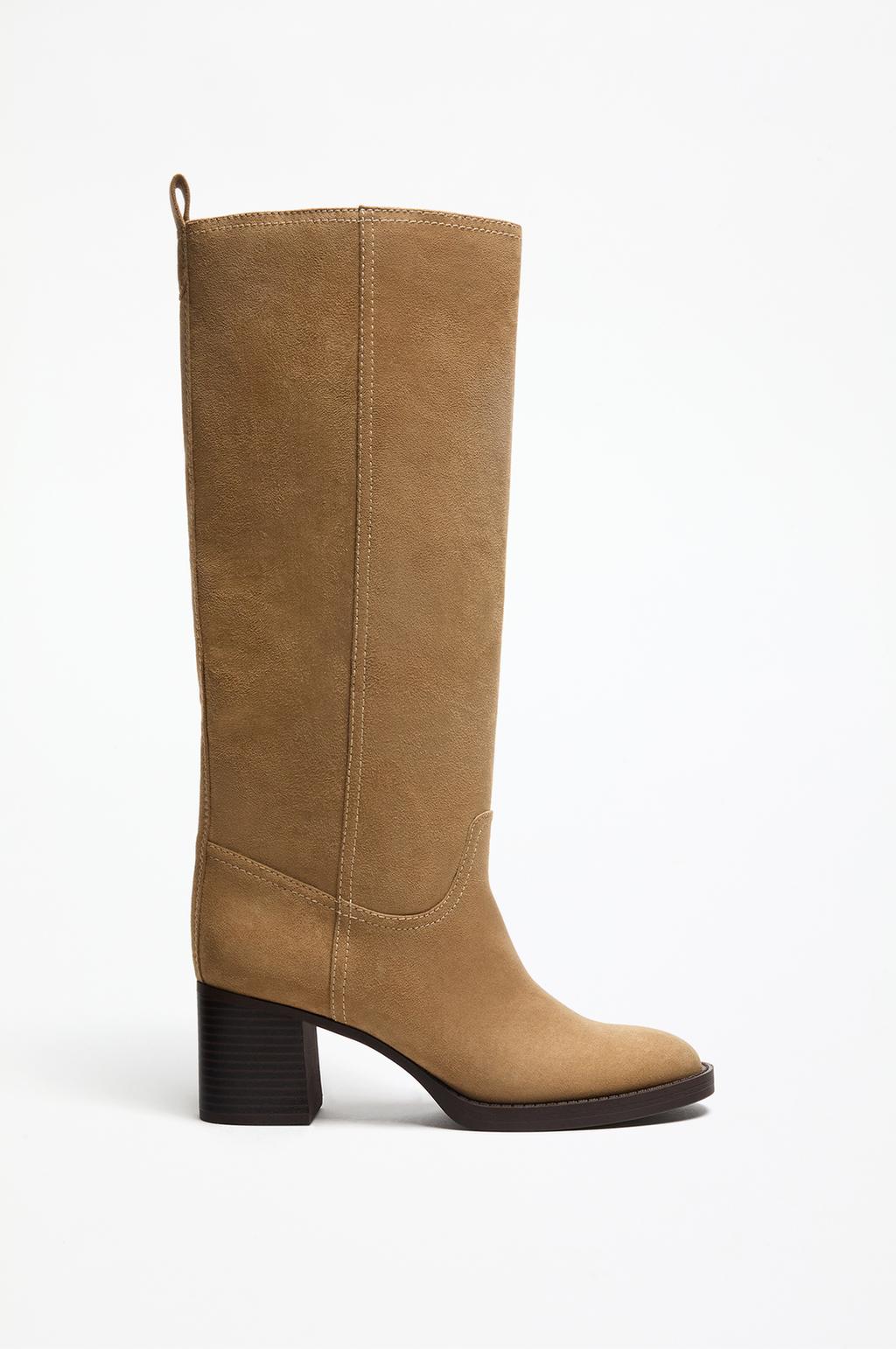 Round toe boots