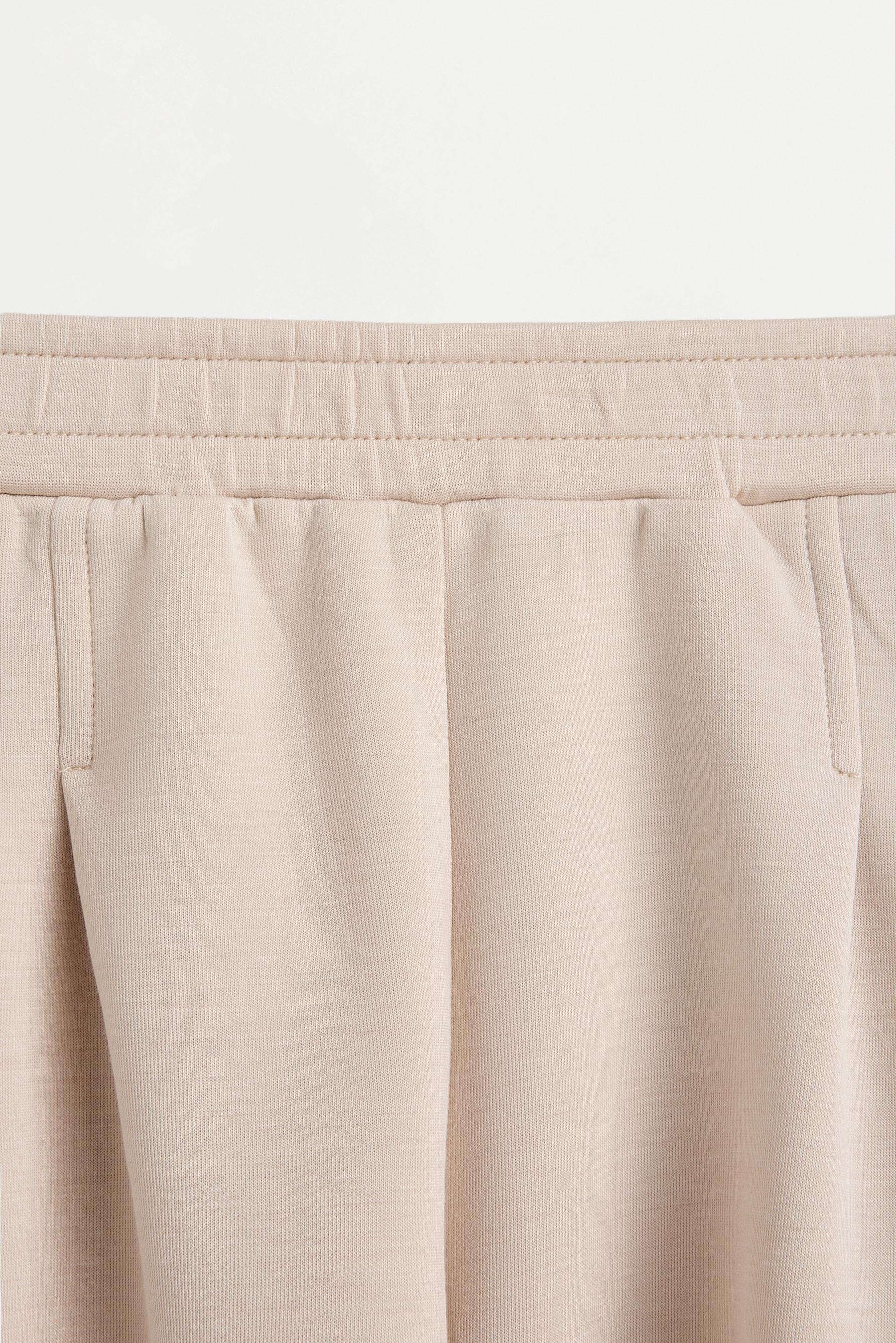 Flowing plush pleated shorts — BEIGE