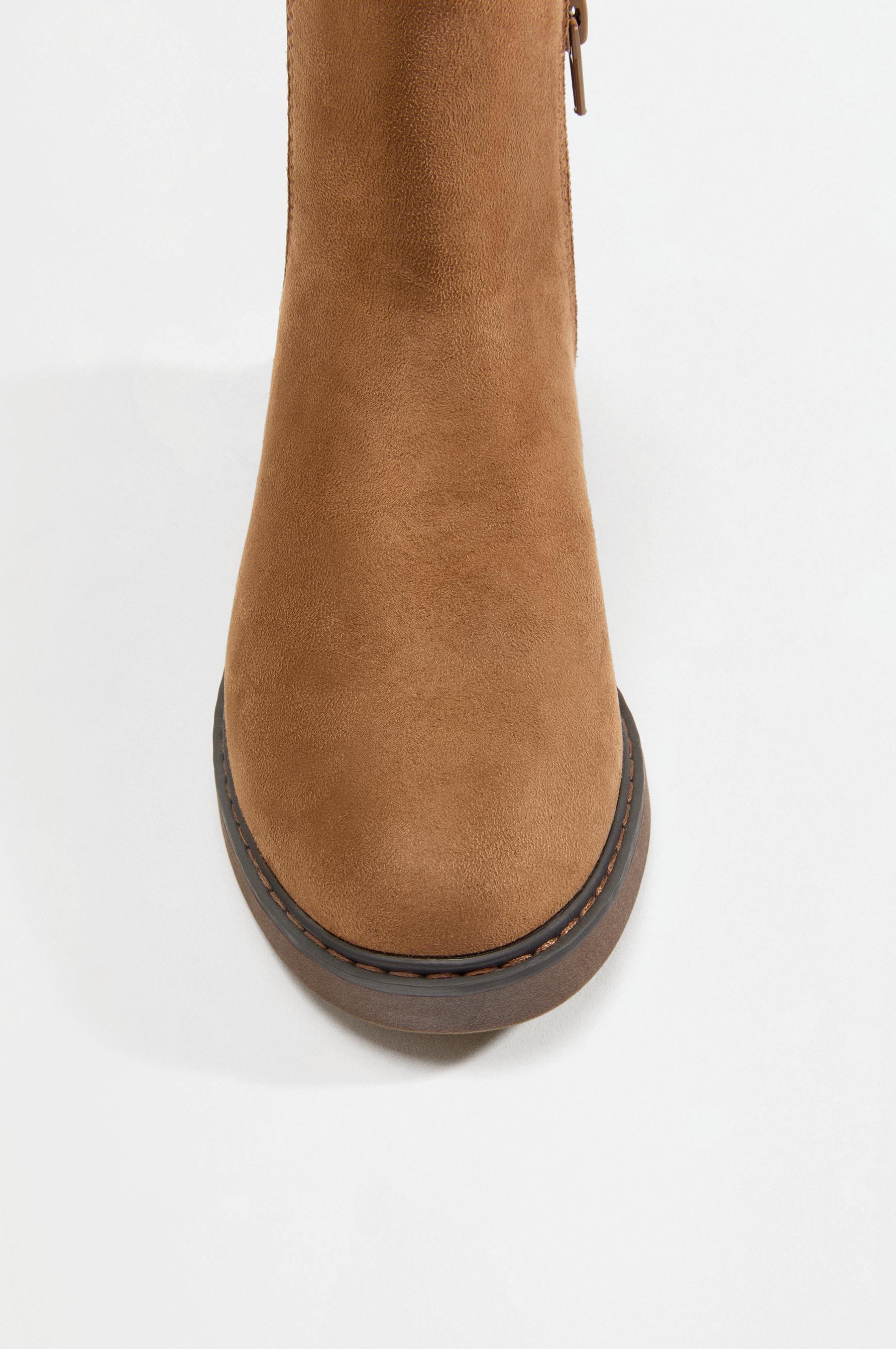 Chelsea boots — LEATHER