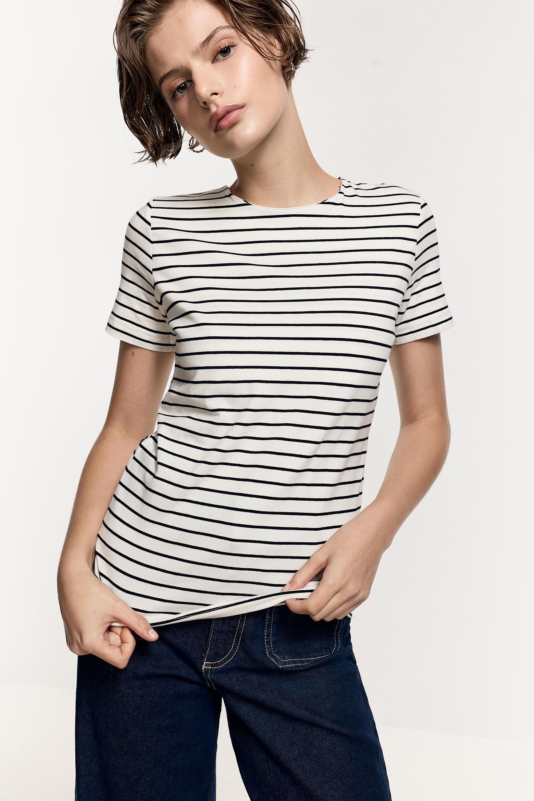 Round neck T-shirt — STRIPED
