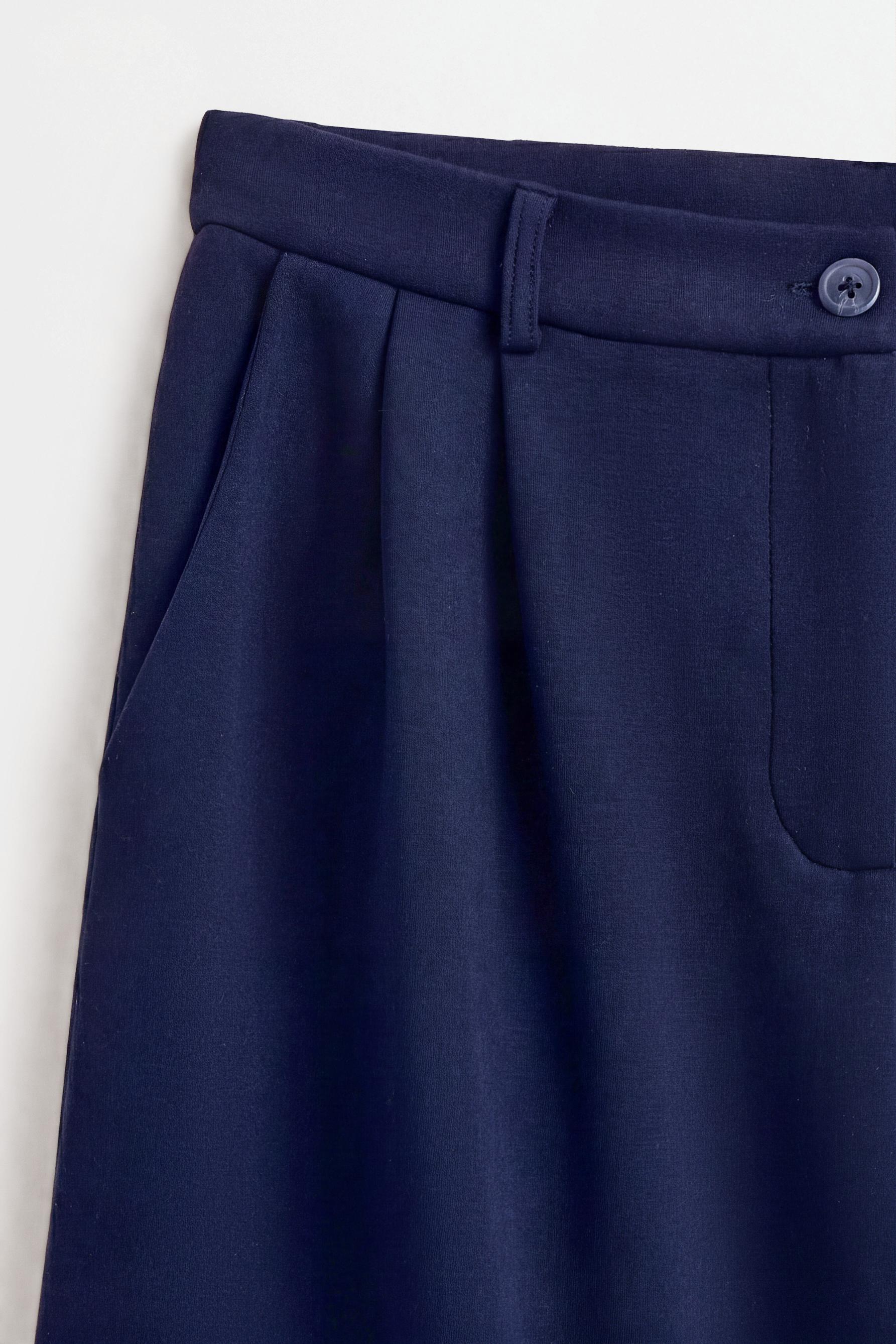 Flowing Bermuda shorts with pleats — DARK NAVY