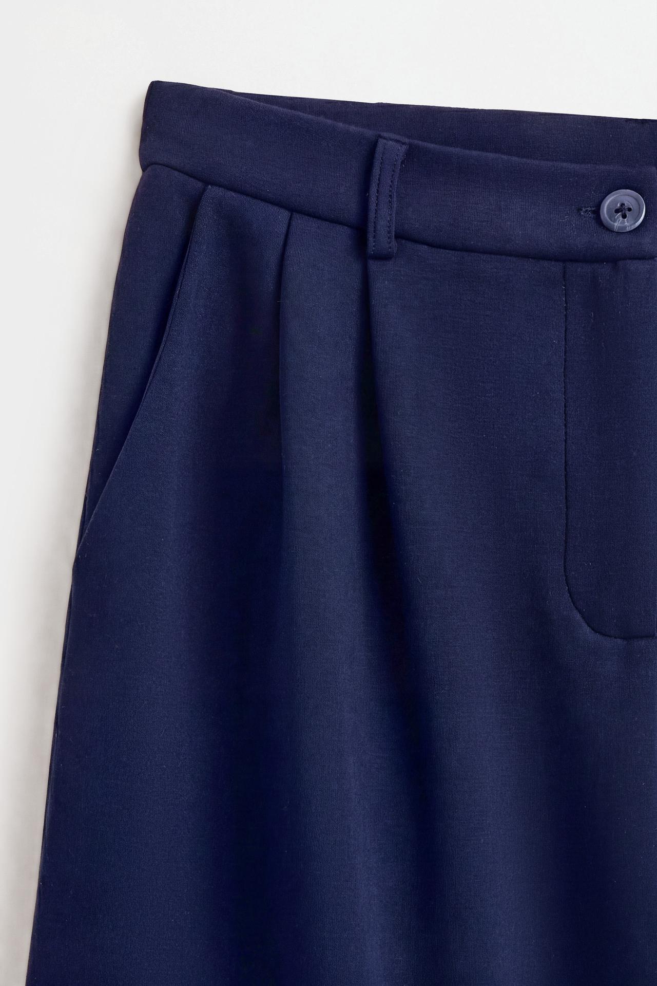 Flowing Bermuda shorts with pleats — DARK NAVY