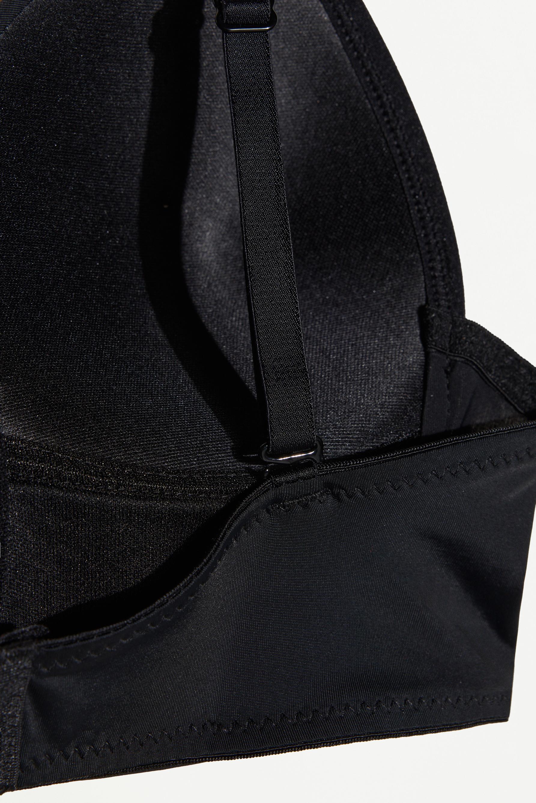 Extra plunging pre-shaped bra — BLACK