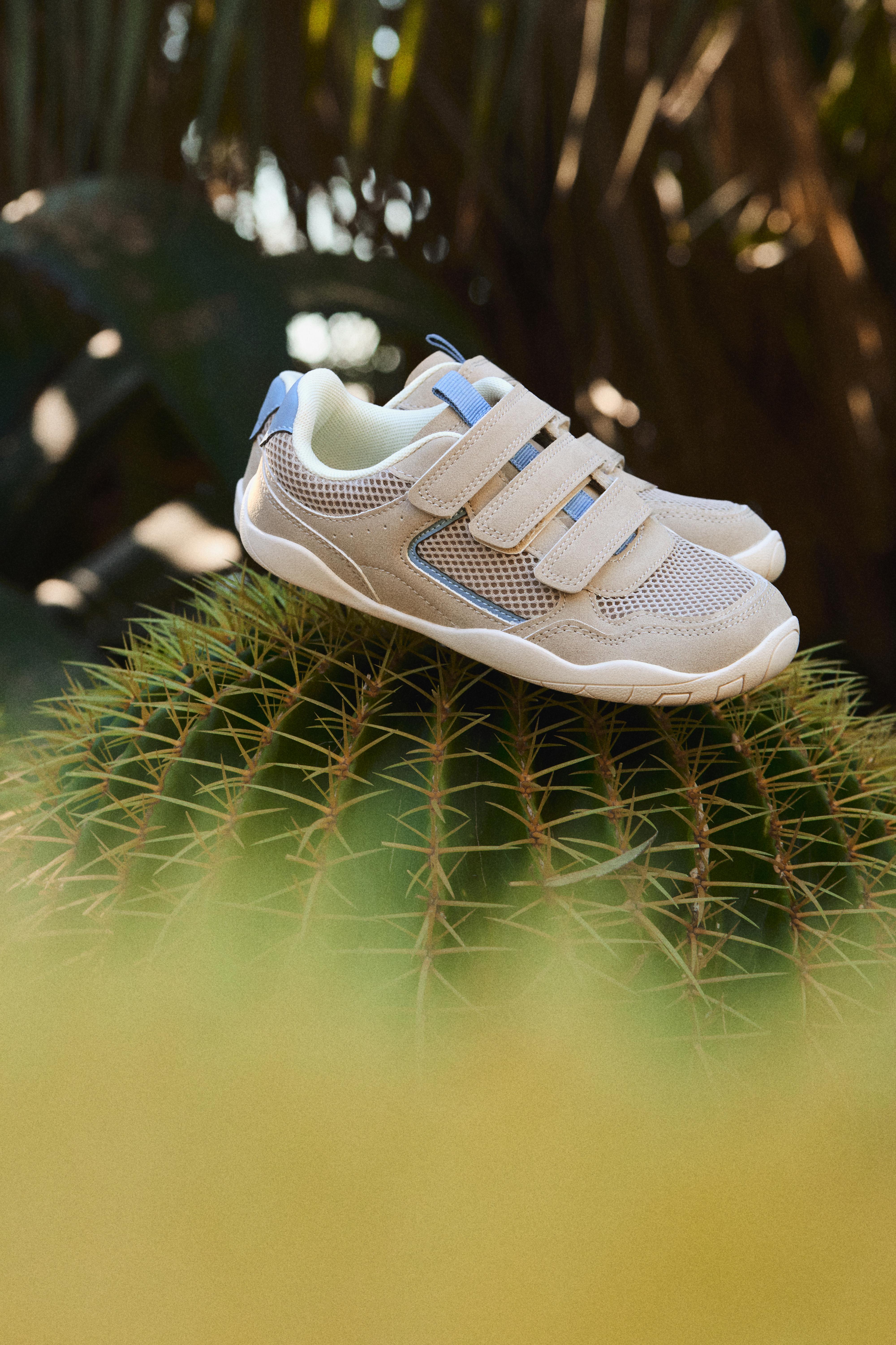 BAREFOOT MESH SNEAKERS — BROWN