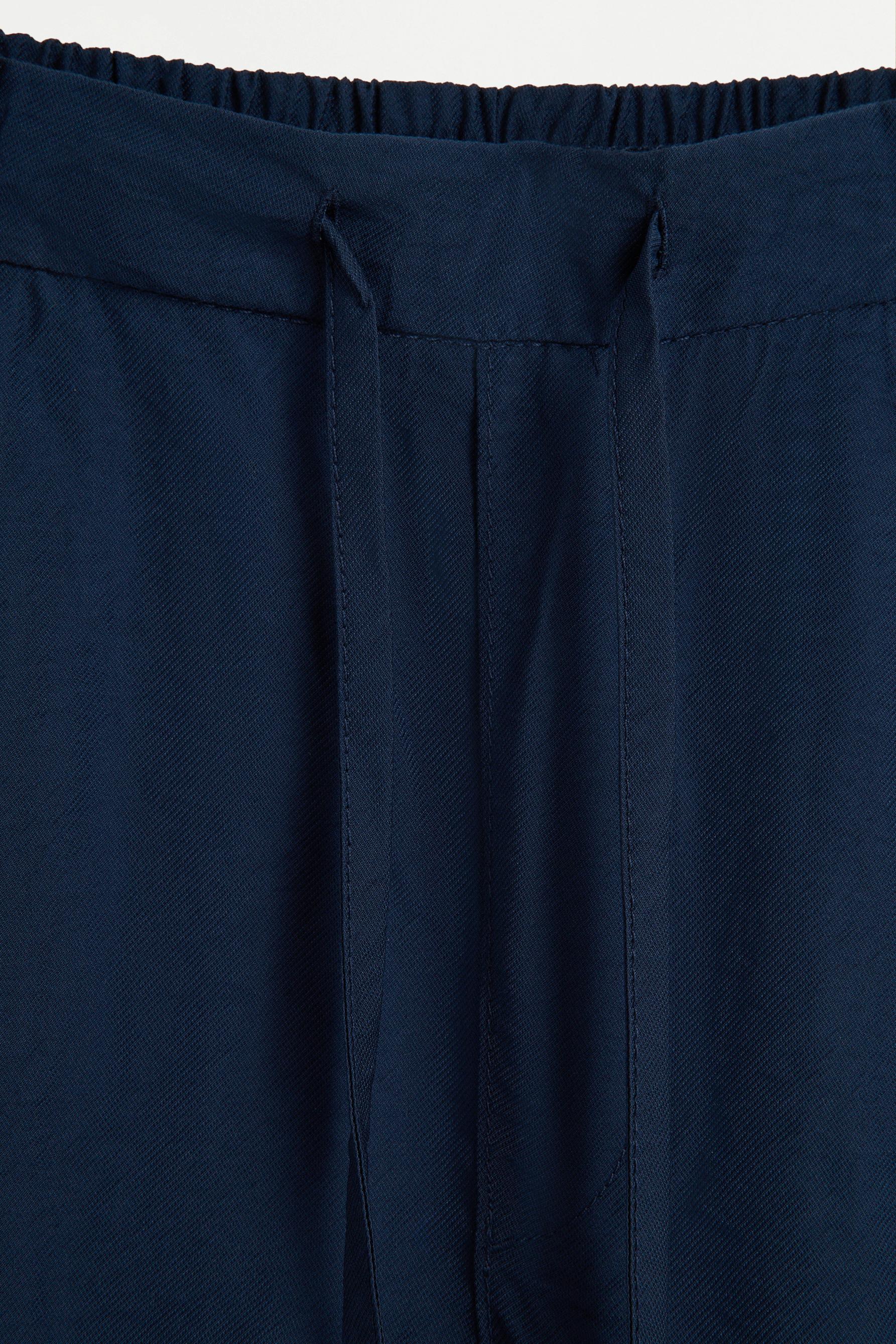 Flowing pleated Bermuda shorts — NAVY