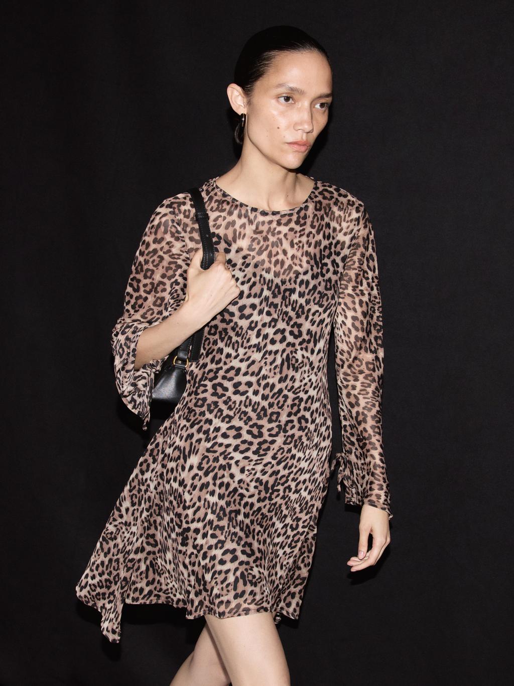 Vestido curto fluido