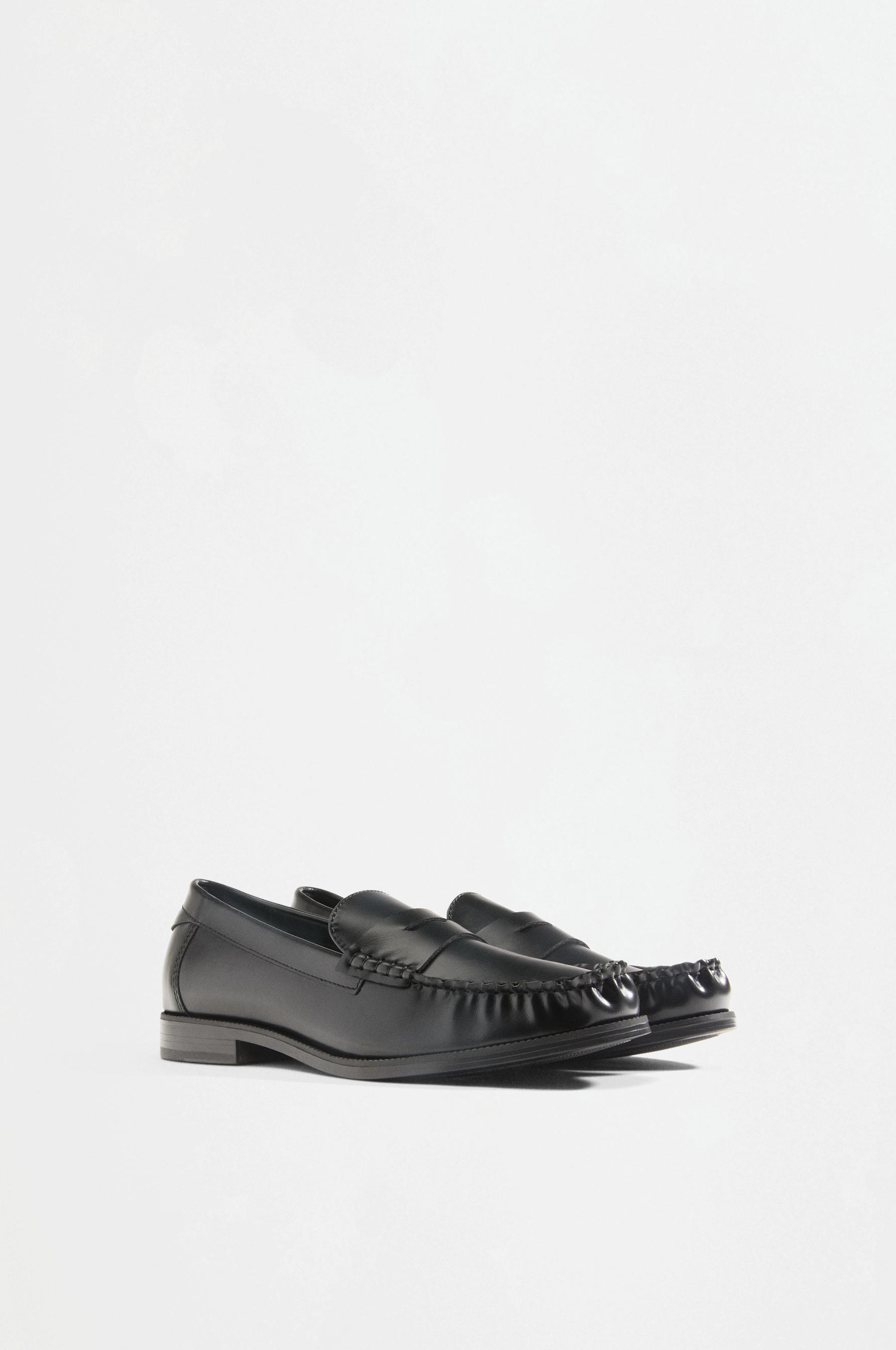Gathered loafers — BLACK