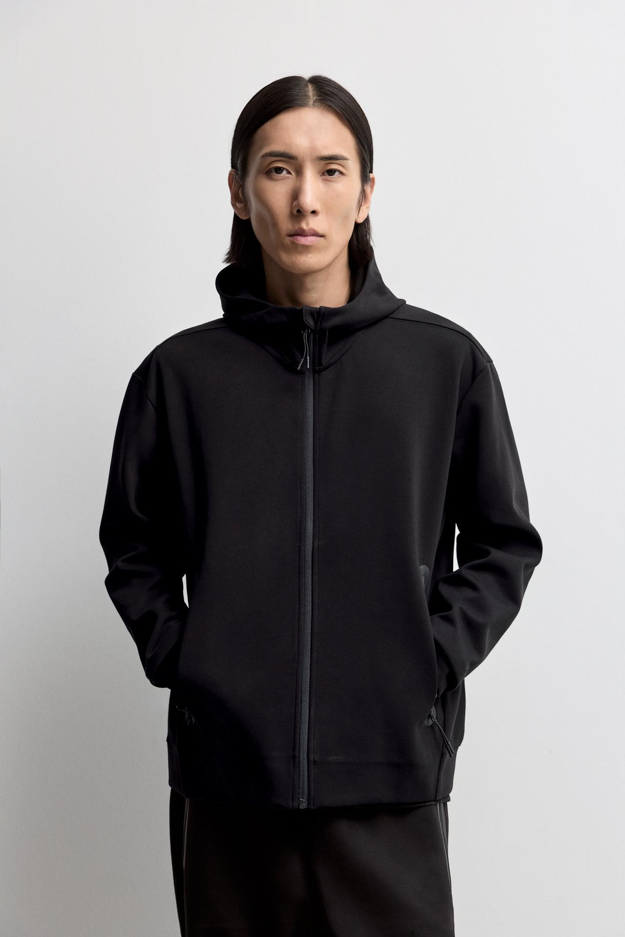Interlock zip hoodie — BLACK
