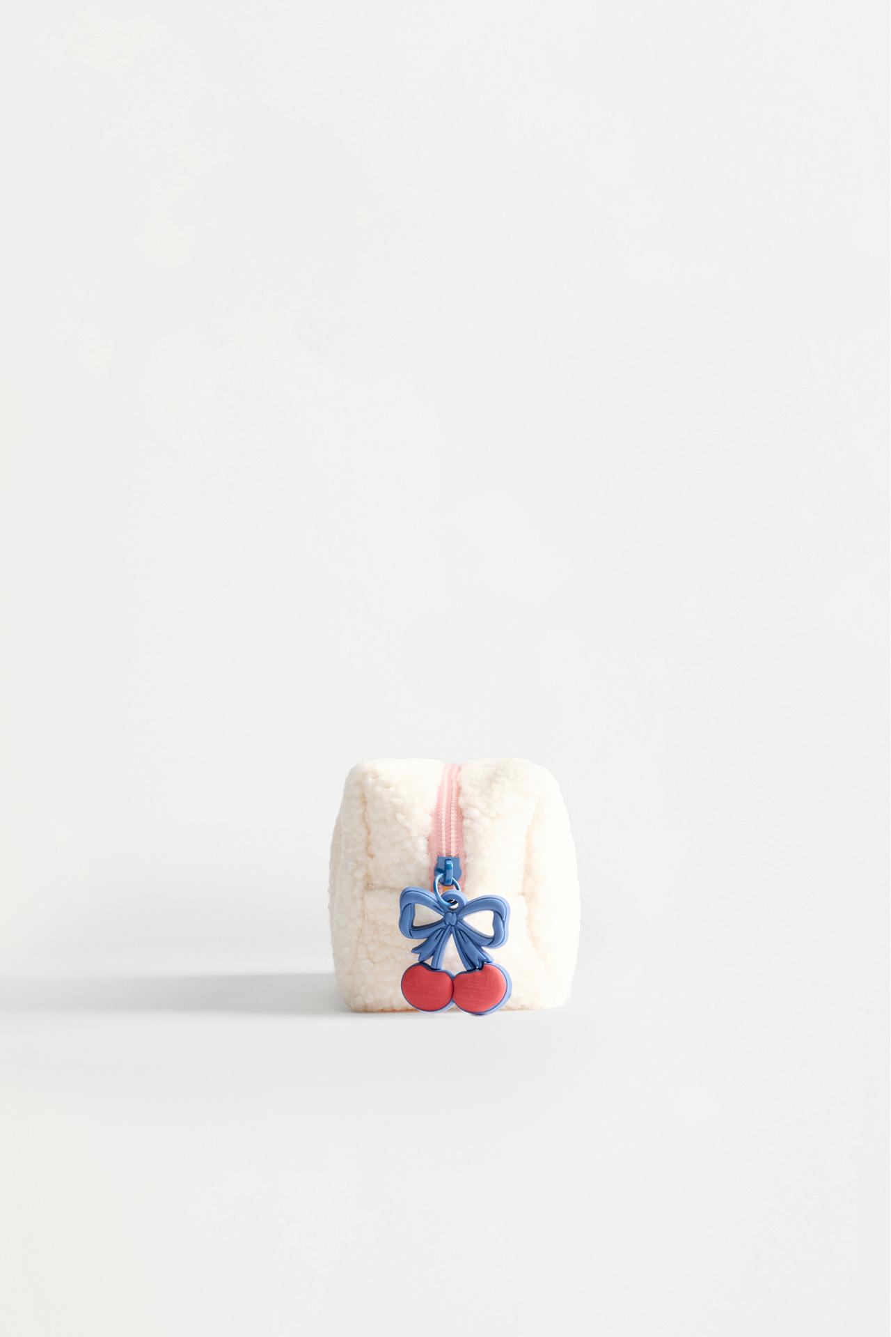 Faux shearling case — BEIGE