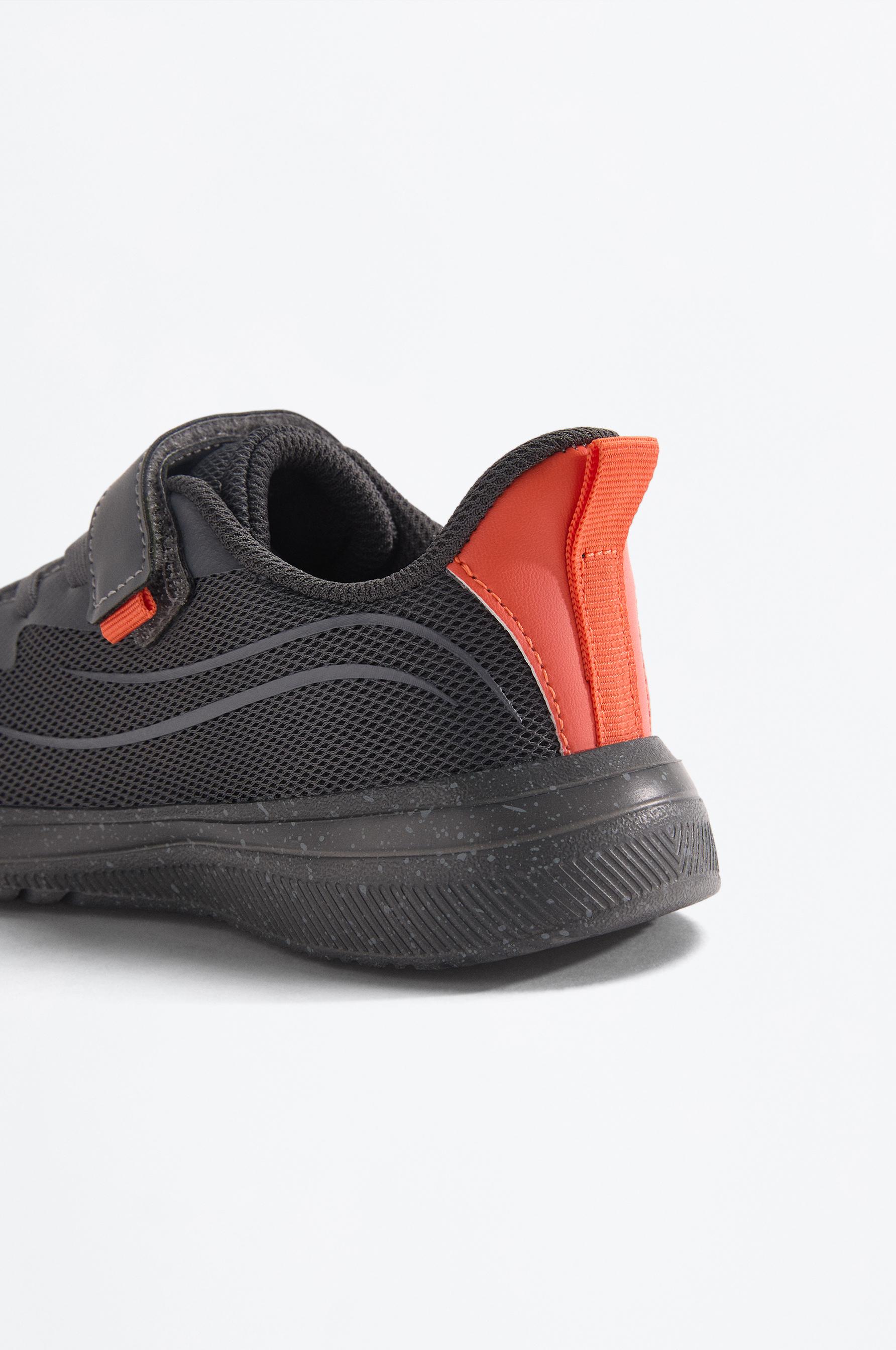 Technical sports shoe — GREY