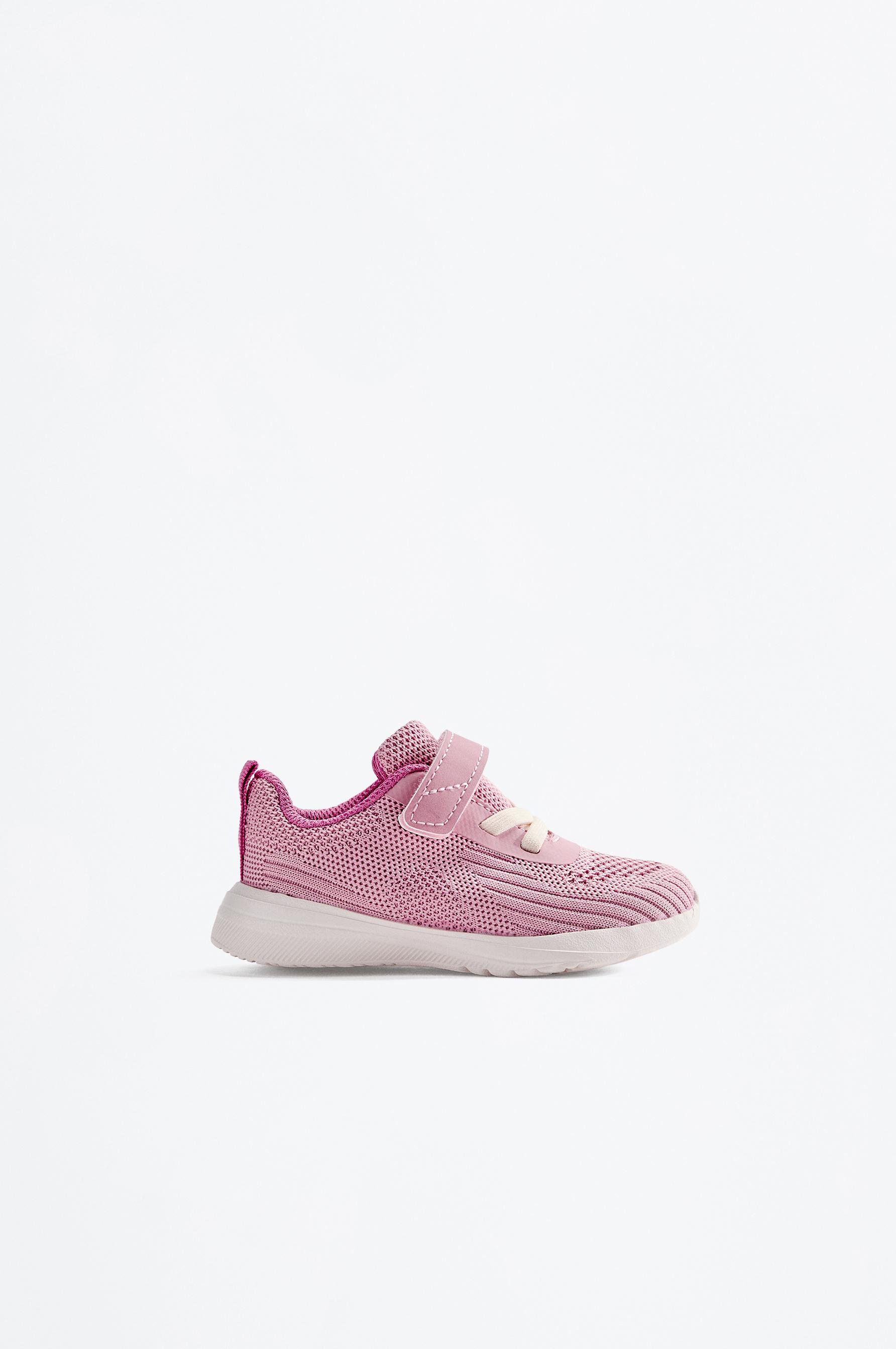 Minimalist sports shoe — PALE PINK