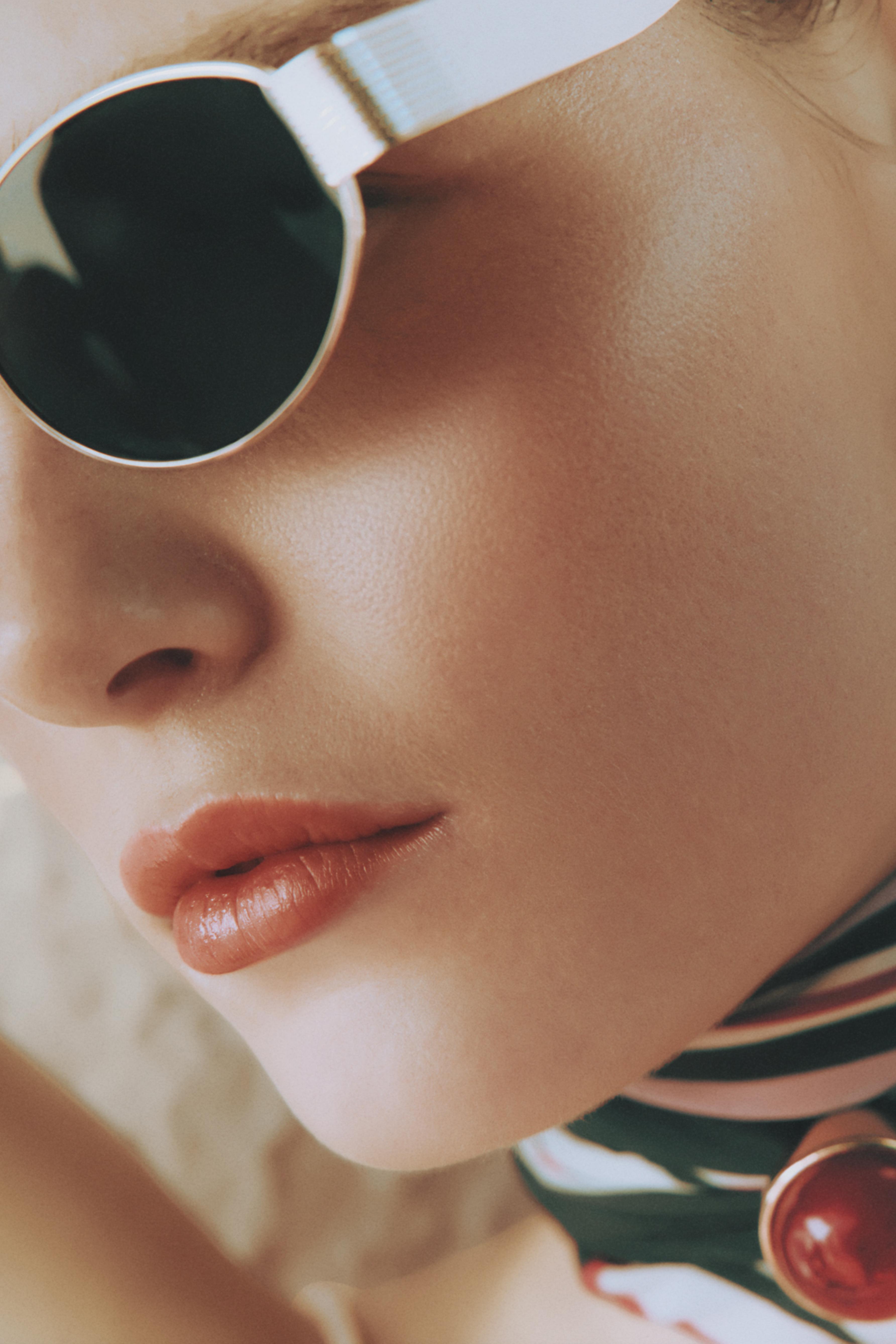 Oval metallic sunglasses — GOLD