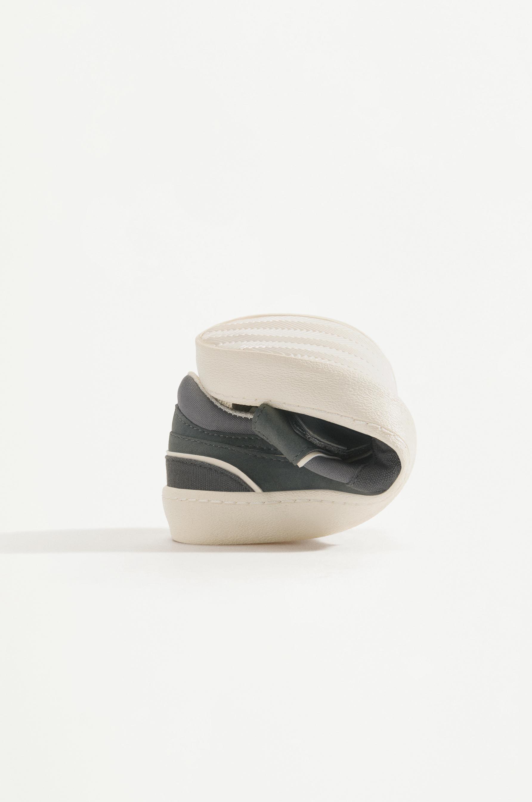 BAREFOOT SNEAKER — BLACK