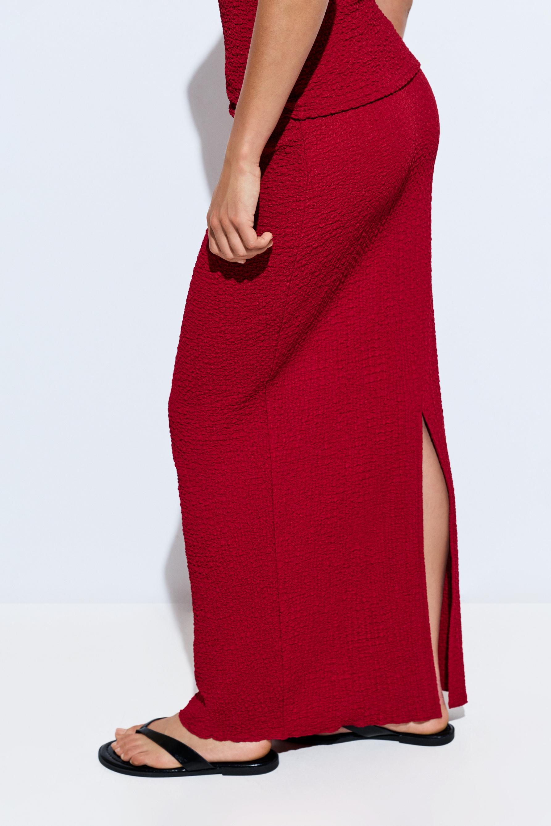 Textured midi skirt — RED
