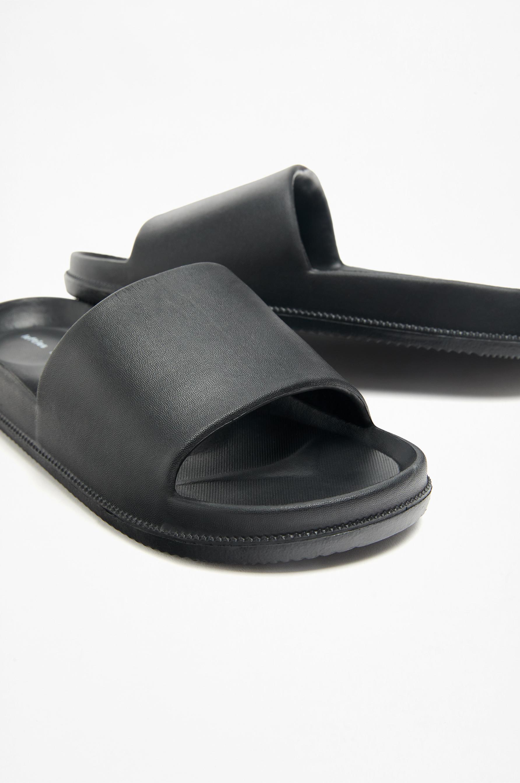 Shower slide sandals — BLACK