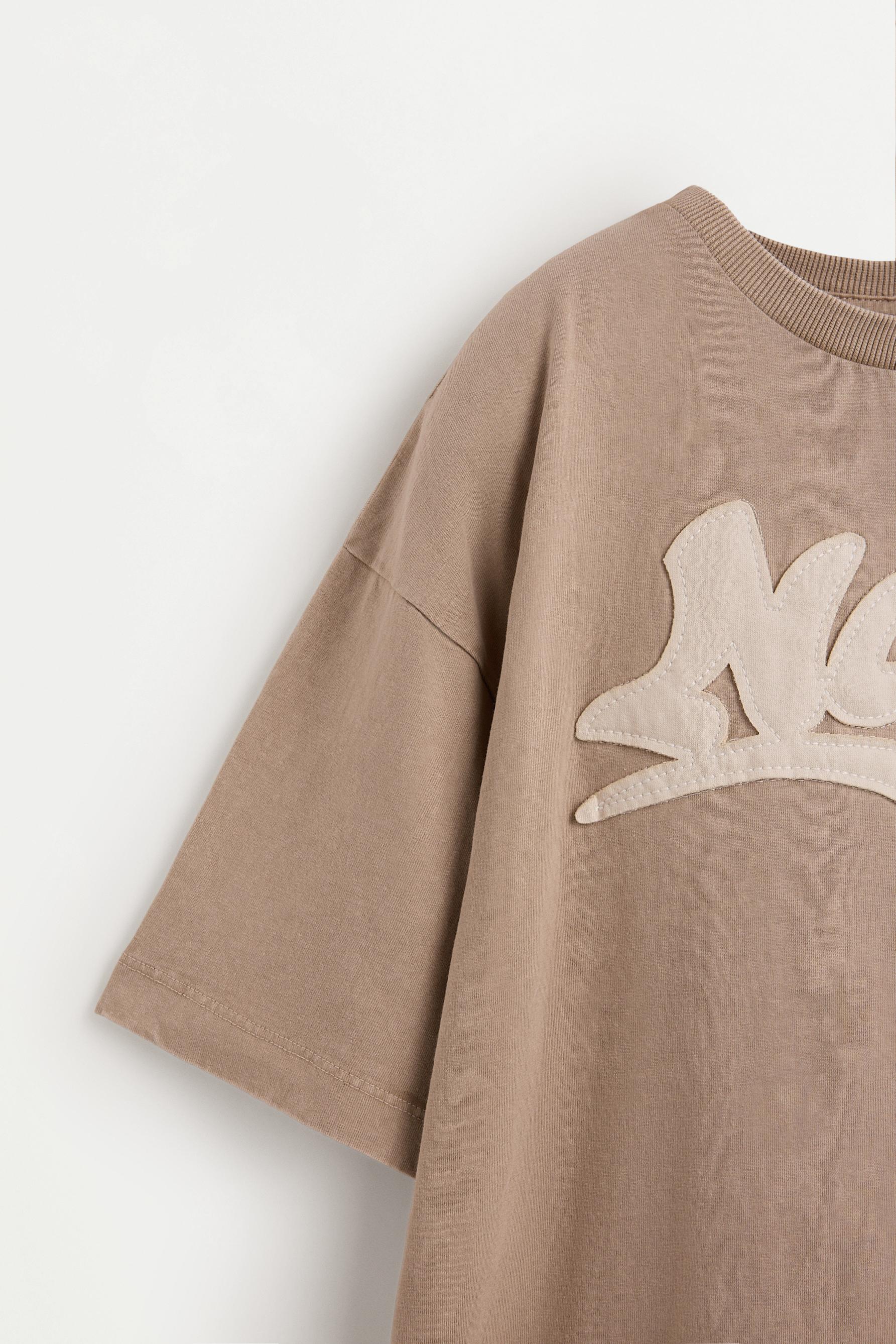 T-shirt with patch — OCHRE