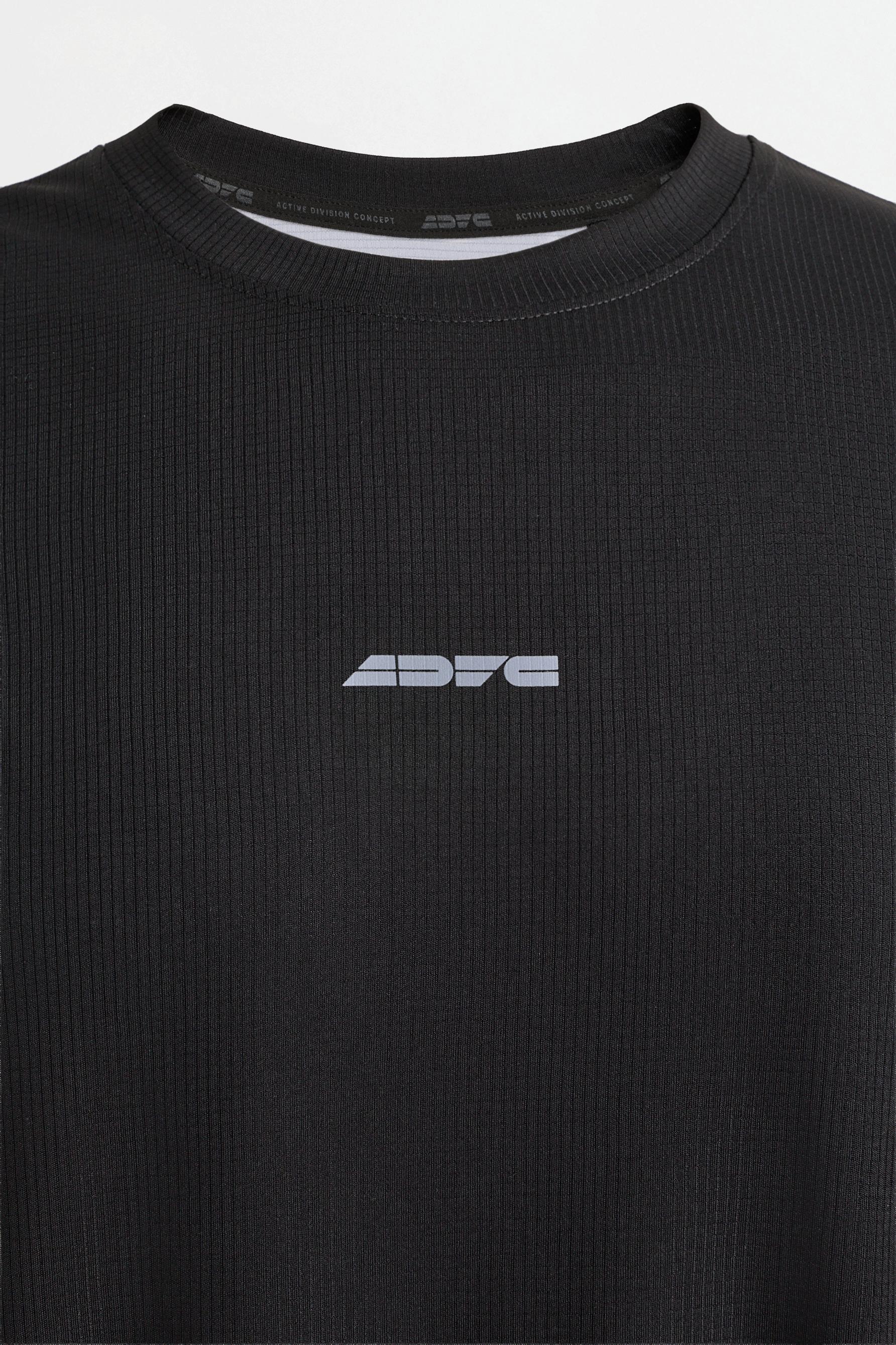 Sleeveless sports T-shirt — BLACK
