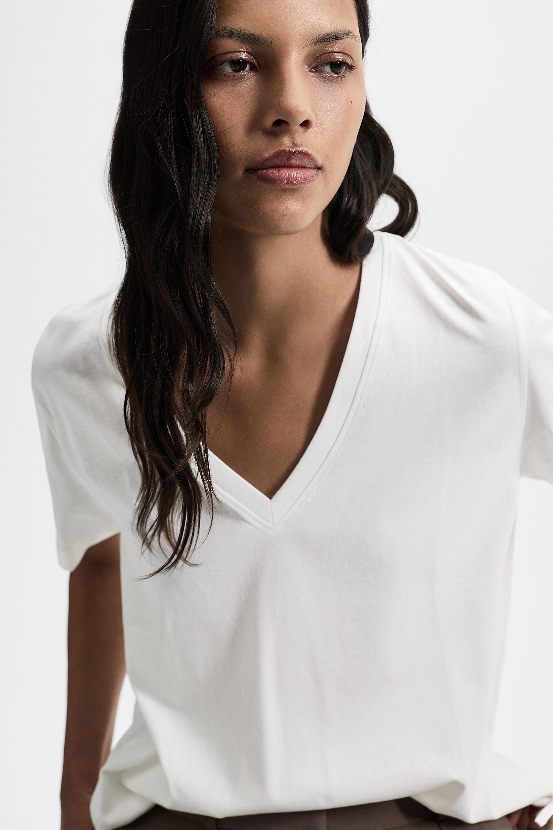 Basic V-neck T-shirt — BLACK