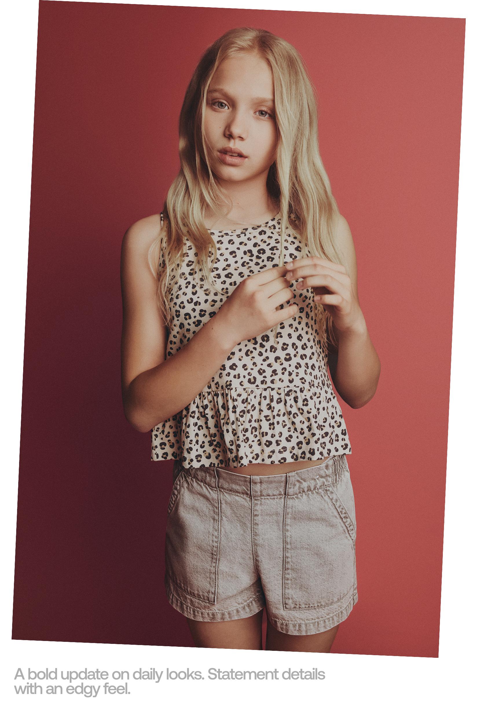 Printed peplum sleeveless t-shirt — HIELO