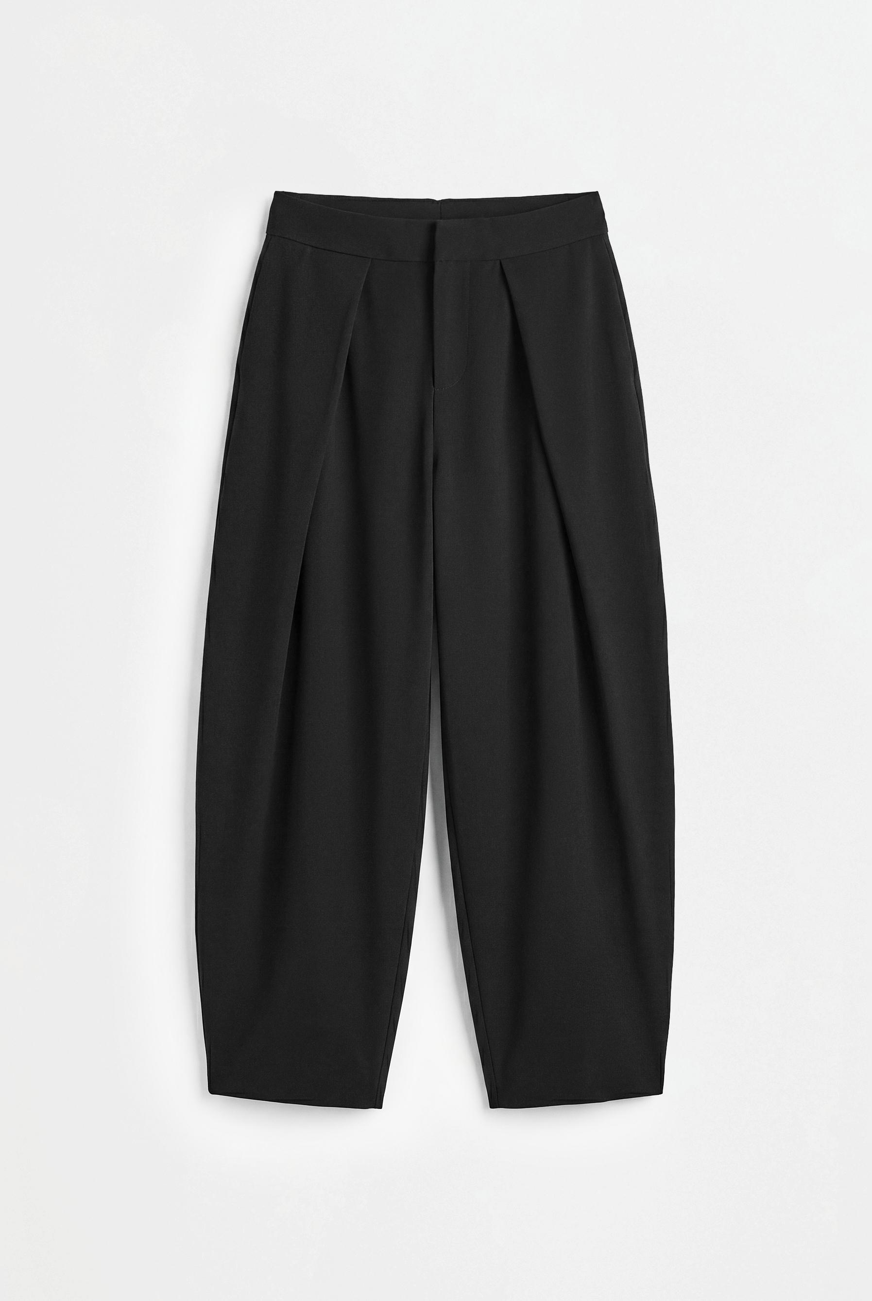 Interlock pleated trousers — BLACK