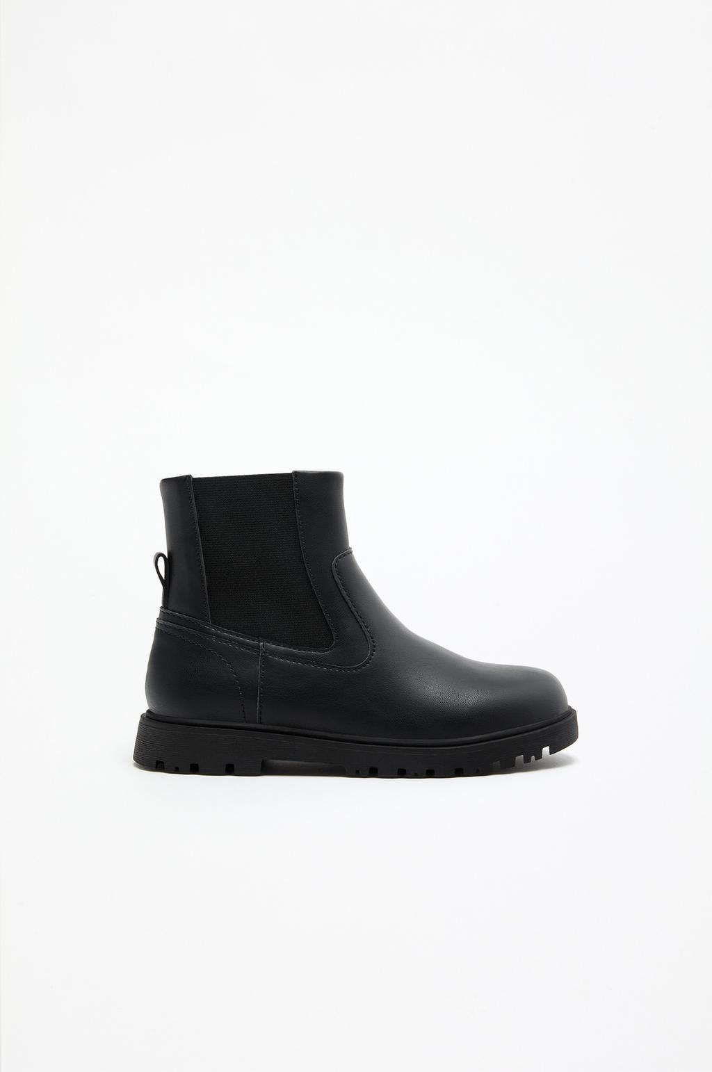 Stretch Chelsea boots