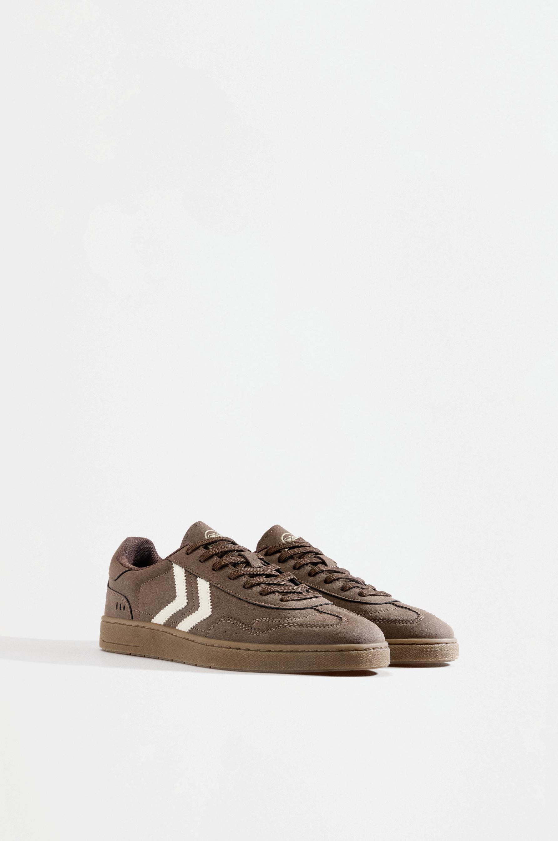 Hummel sneakers — BROWN