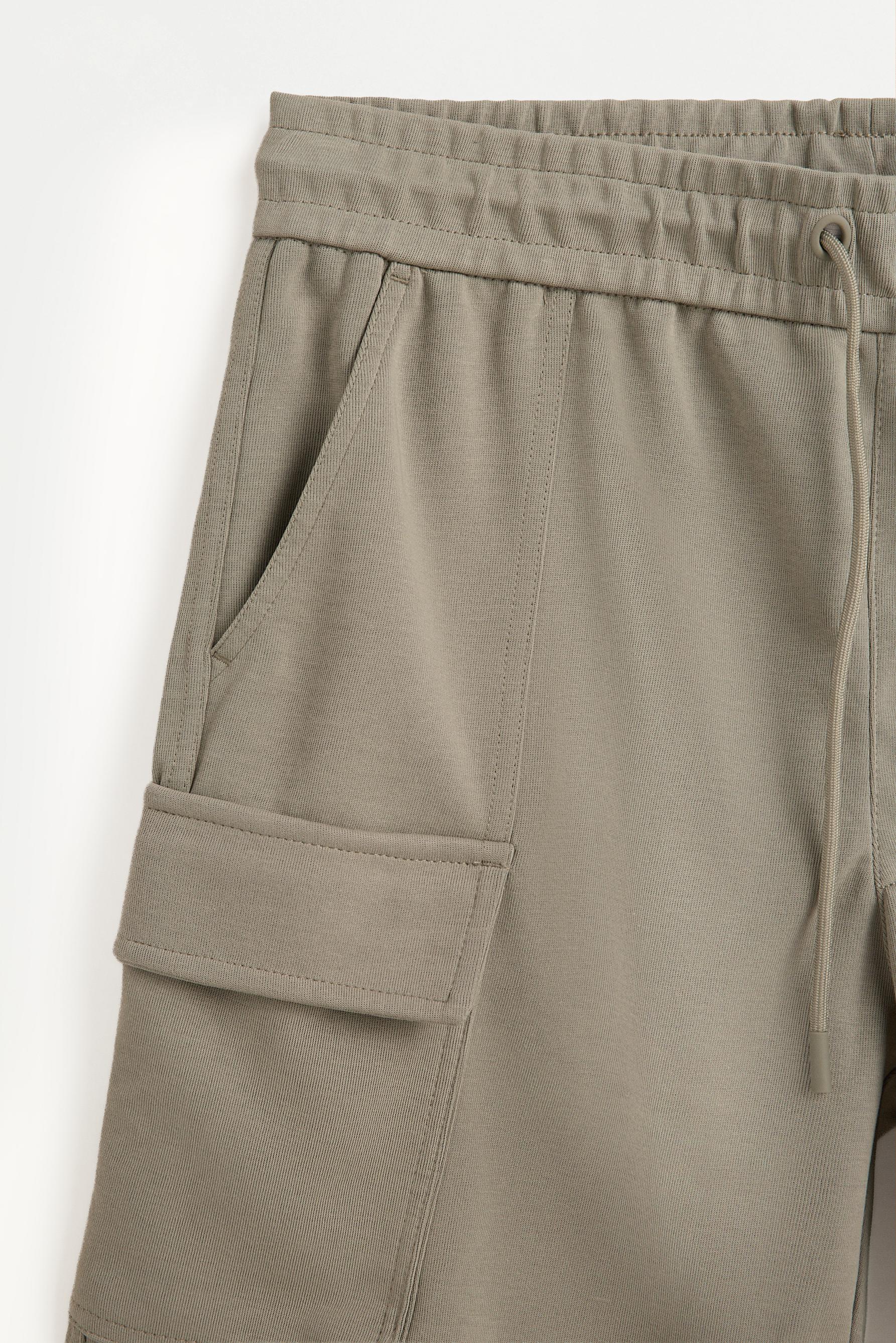 Interlock cargo Bermuda shorts — PALE GREEN