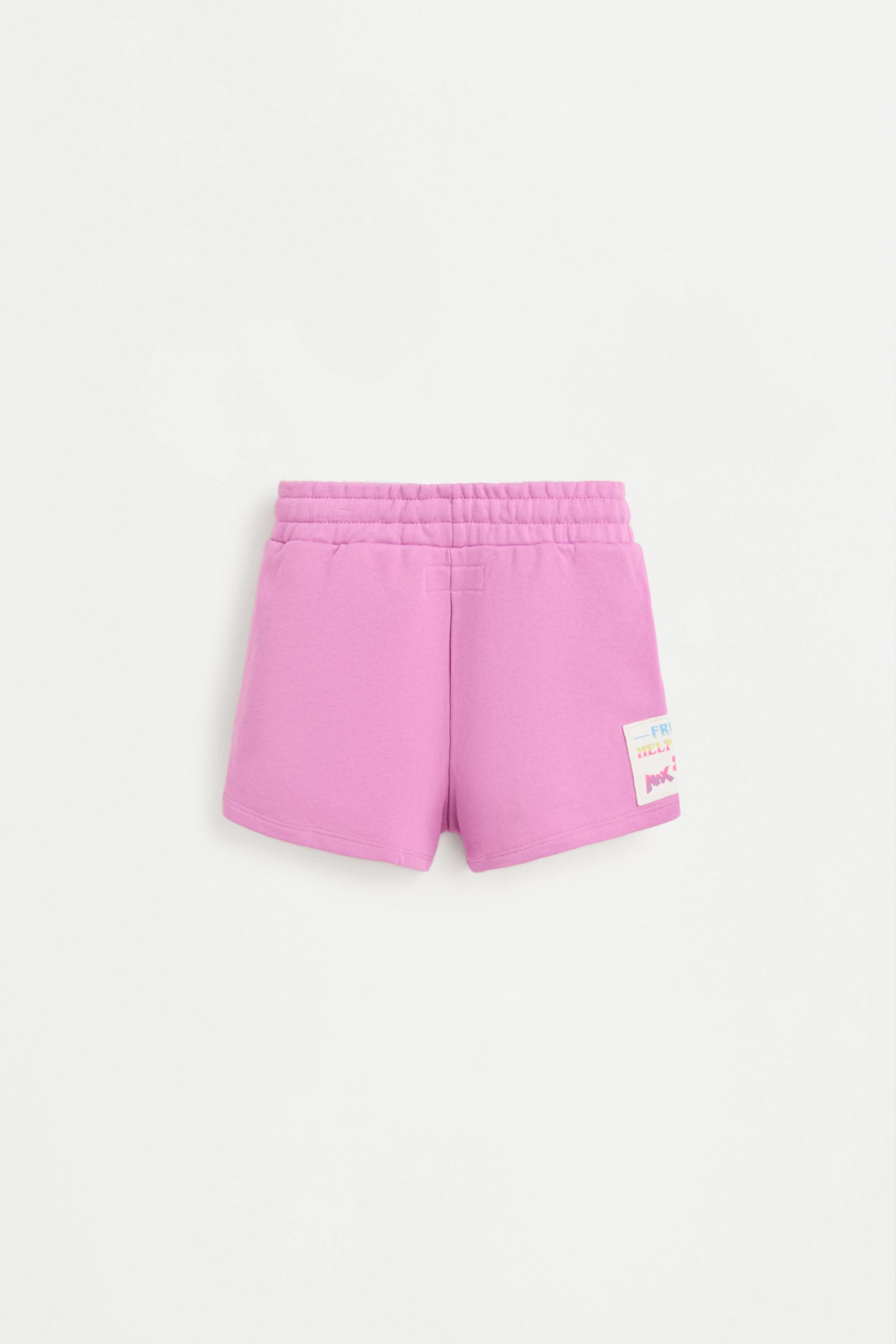Stranger Things™/© Netflix text shorts — PINK
