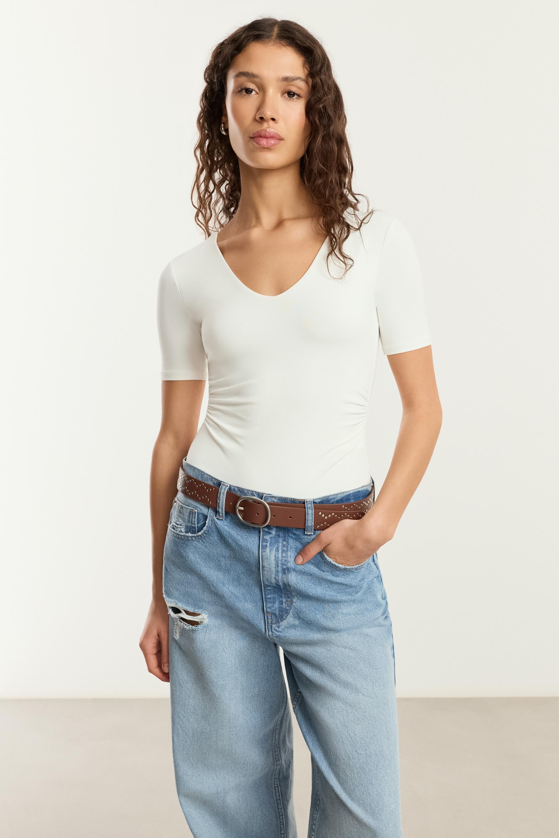 Body cuello pico fruncidos