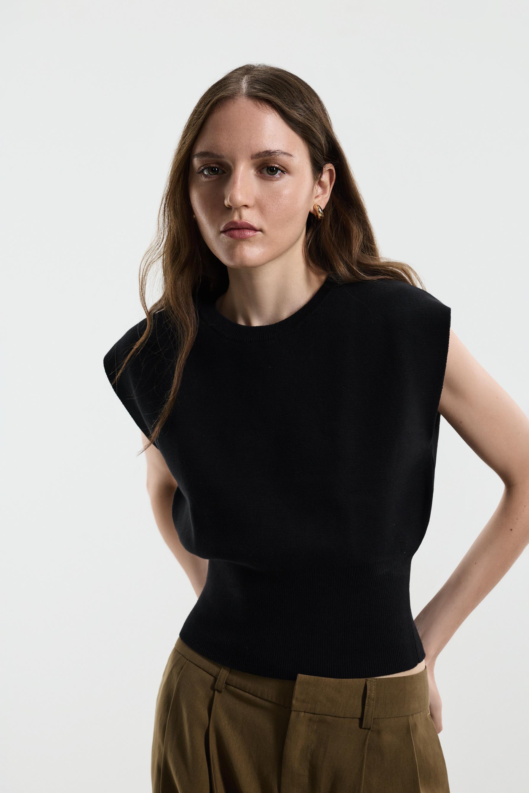 Voluminous top — BLACK