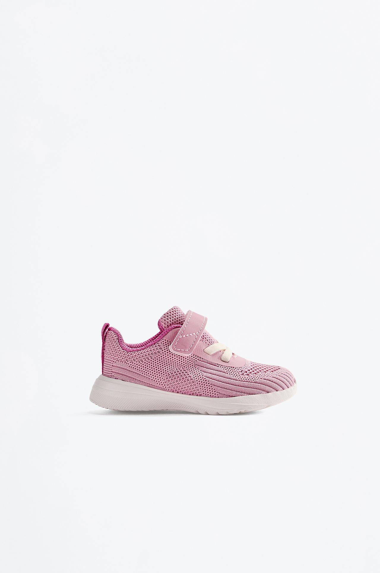 Minimalist sports shoe — PALE PINK