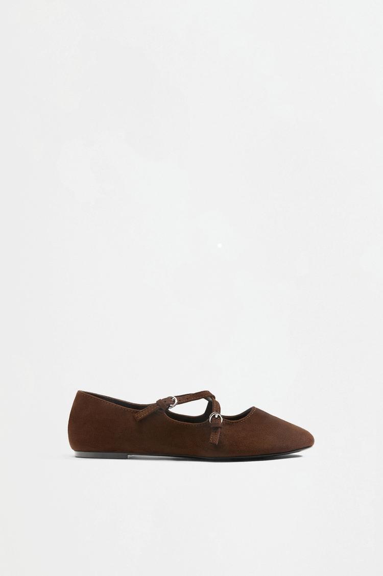 Cross-strap ballet flat — BROWN