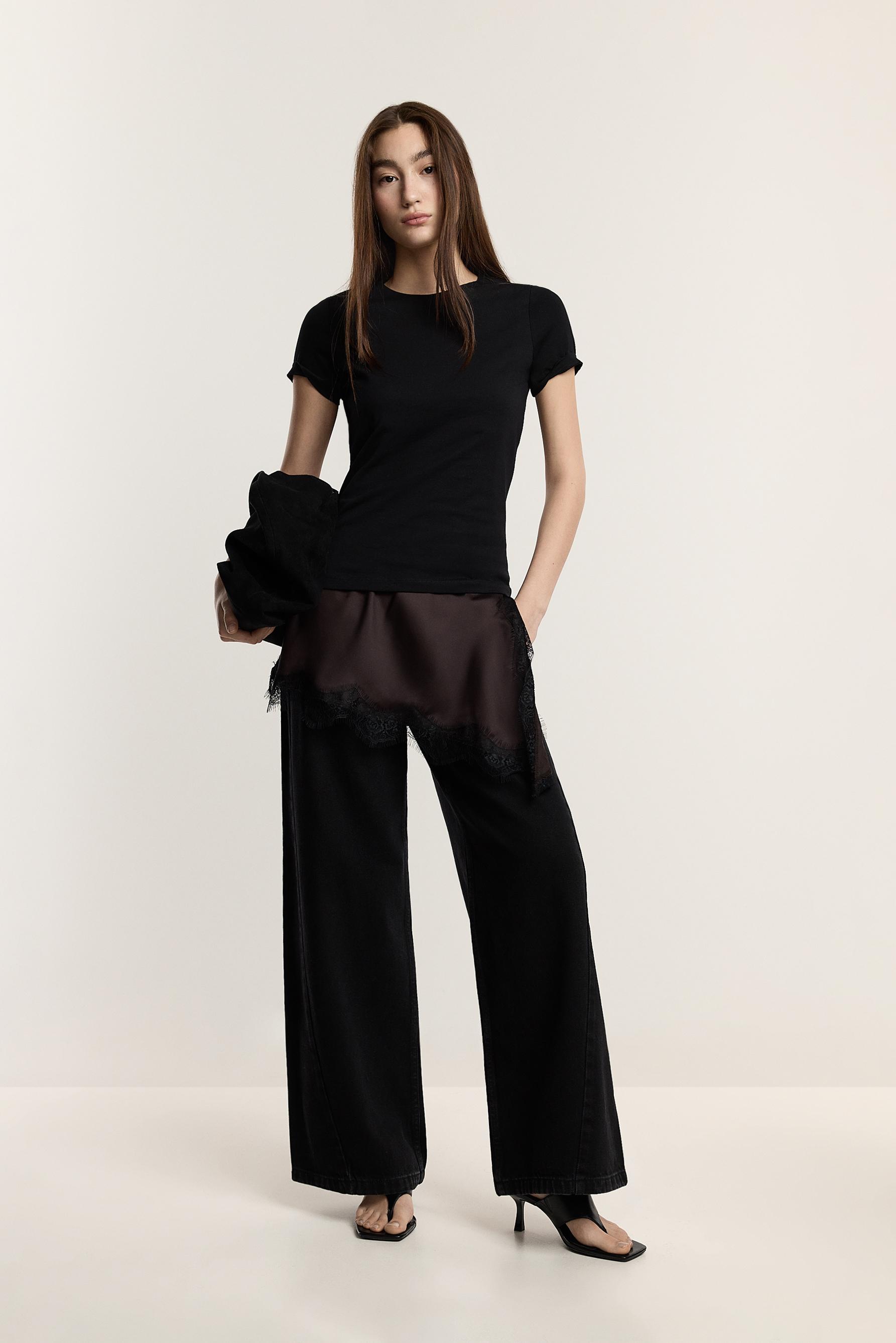 Round neck T-shirt — BLACK
