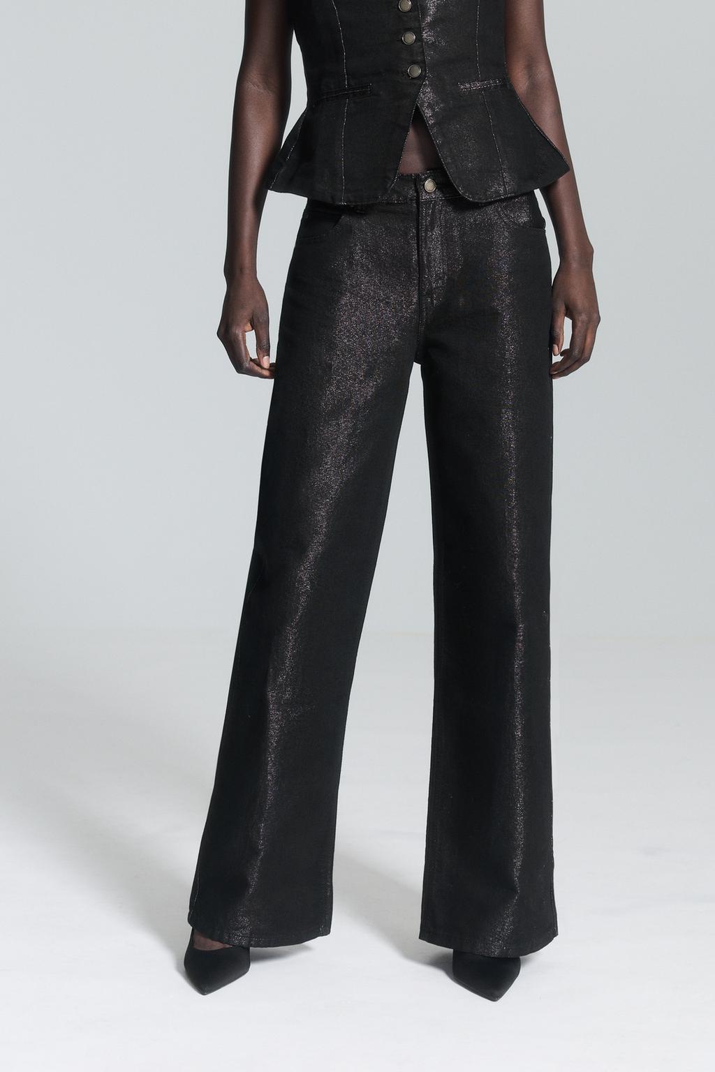 جينز بساق واسعة لامع