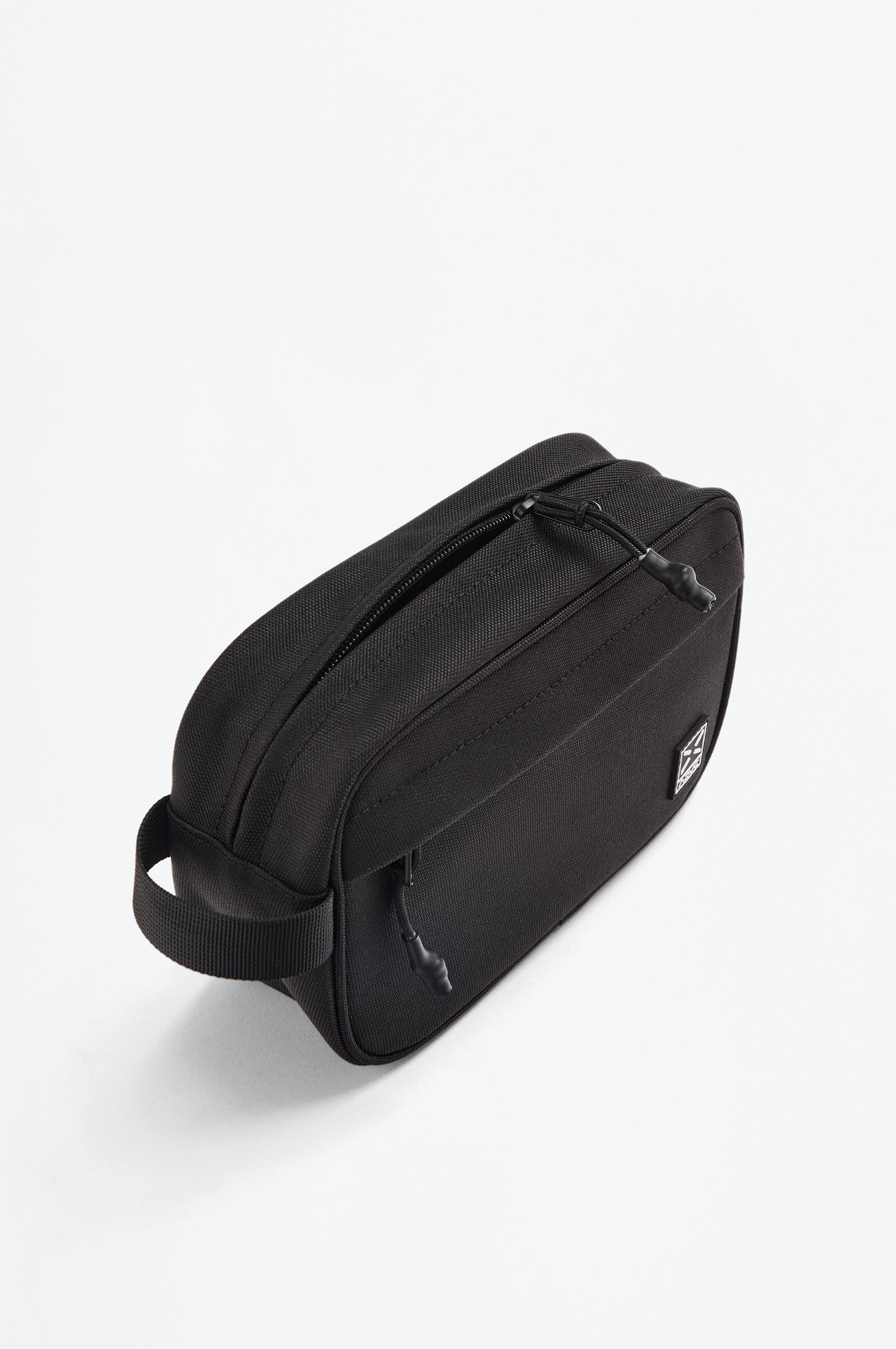 Basic toiletry bag — BLACK