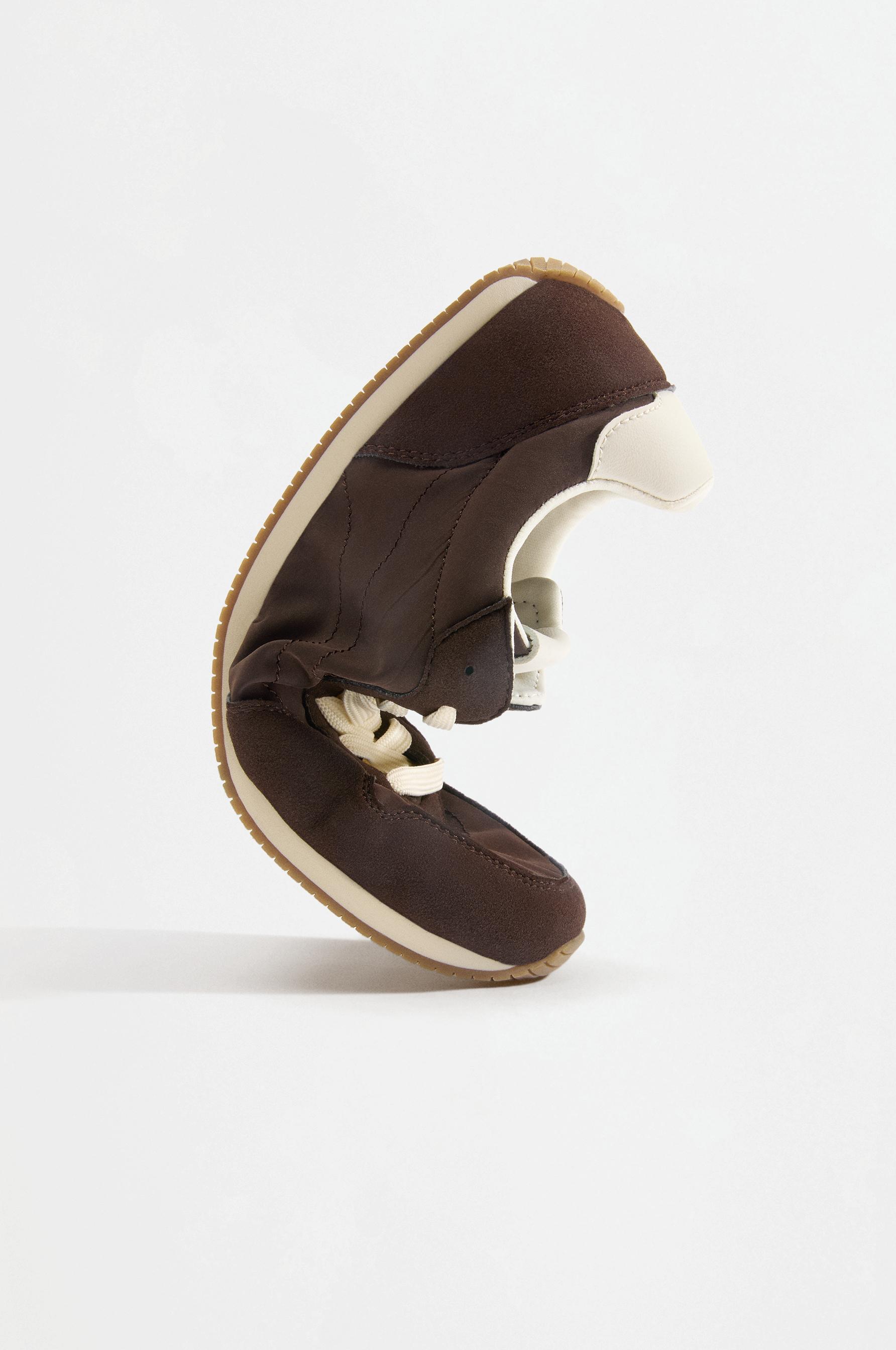 Barefoot sneakers — BROWN