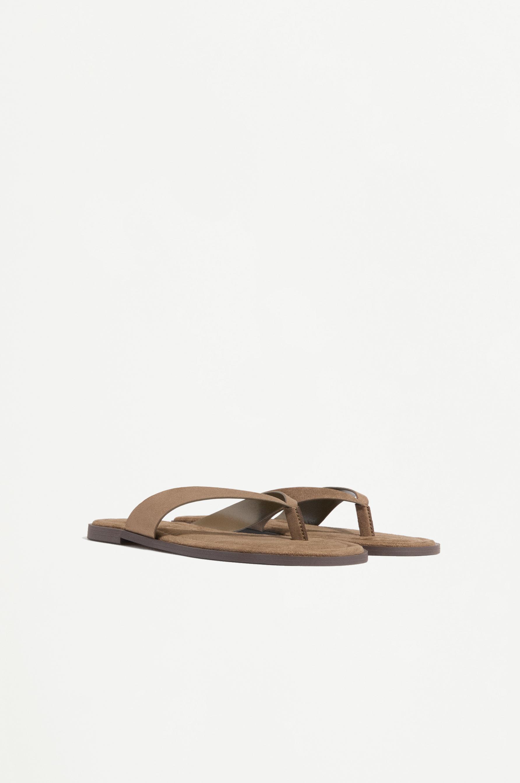 Flat toe-post sandals — KHAKI