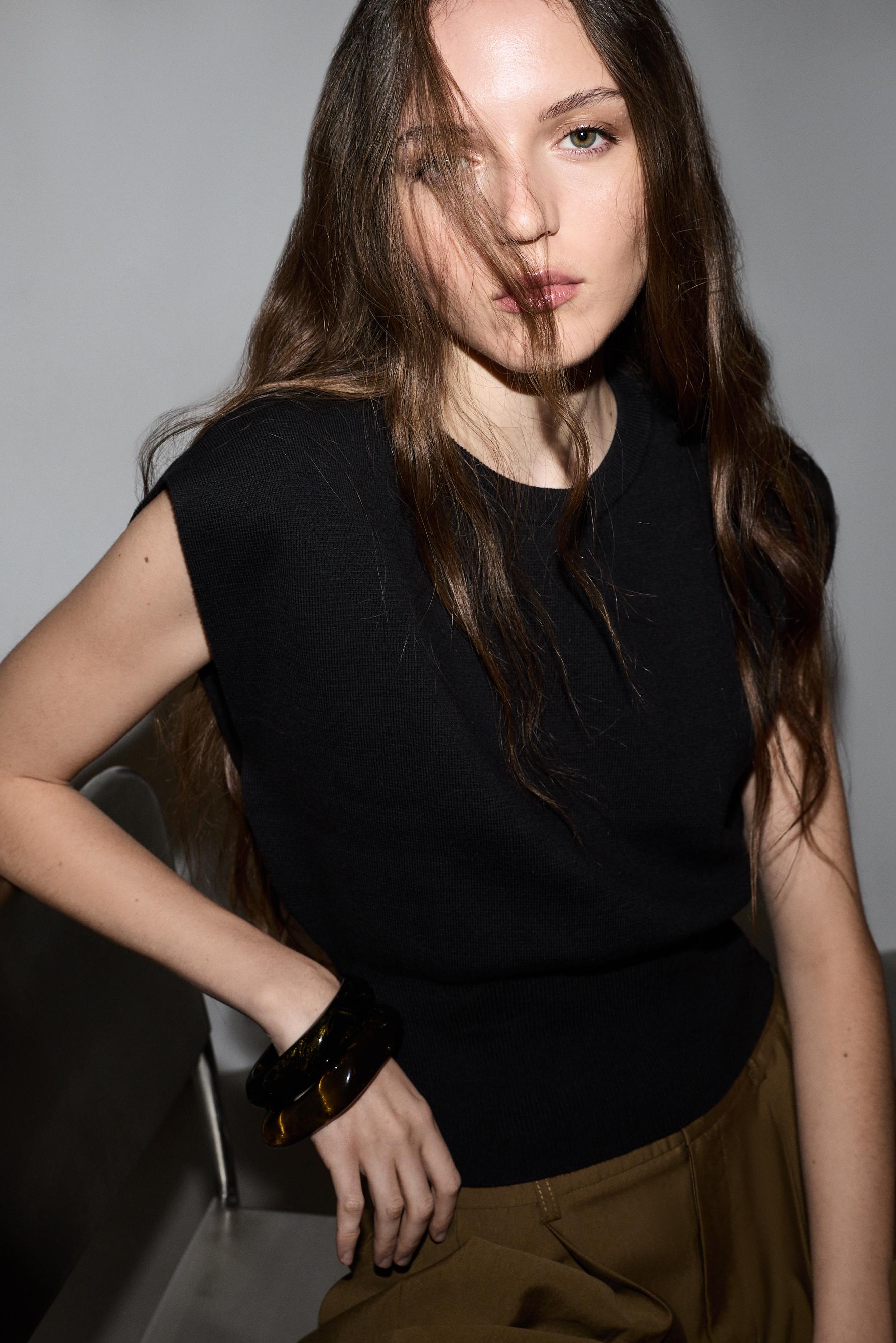 Voluminous top — BLACK