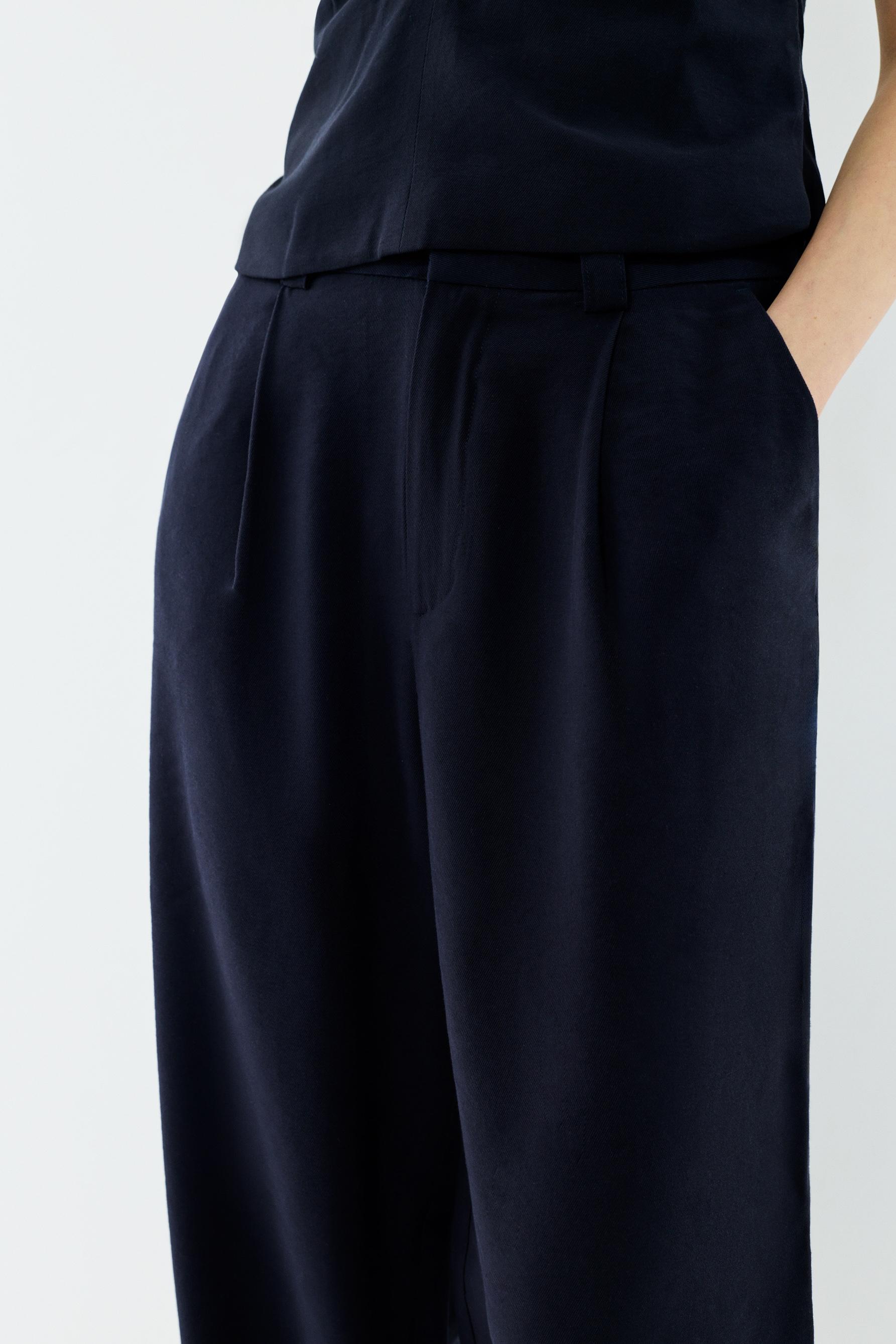 Wide-leg trousers with darts — NAVY BLUE
