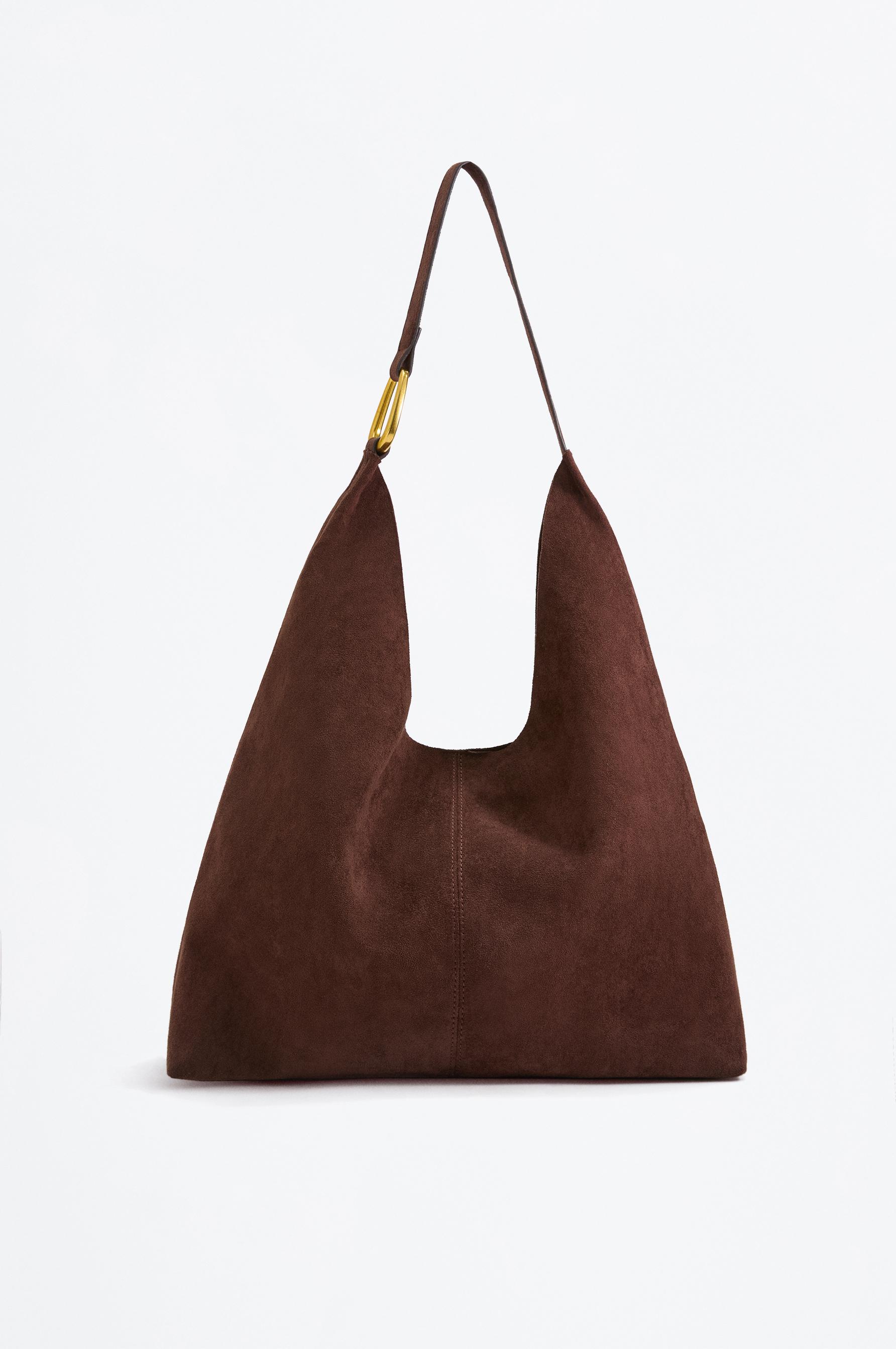 Bolso saca efecto ante detalle aro